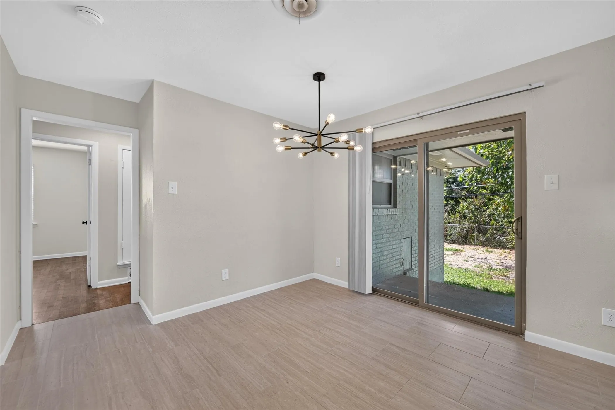 Single Family Residence For Sale in Dallas County , 1607 Nantucket Drive, Richardson, Texas 75080, 3 Bedroom, 2 Bathroom, 2 Garage spaces, 1,233 Sqft, built in 1961, mls#21403043, Real Estate Agent in Richardson, Homes For Sale in Dallas county, Homes For Sale in Richardson, Realtor in Richardson Texas, Real Estate Brokerage Independent Realty Texas, Luminita Cordes Realtor