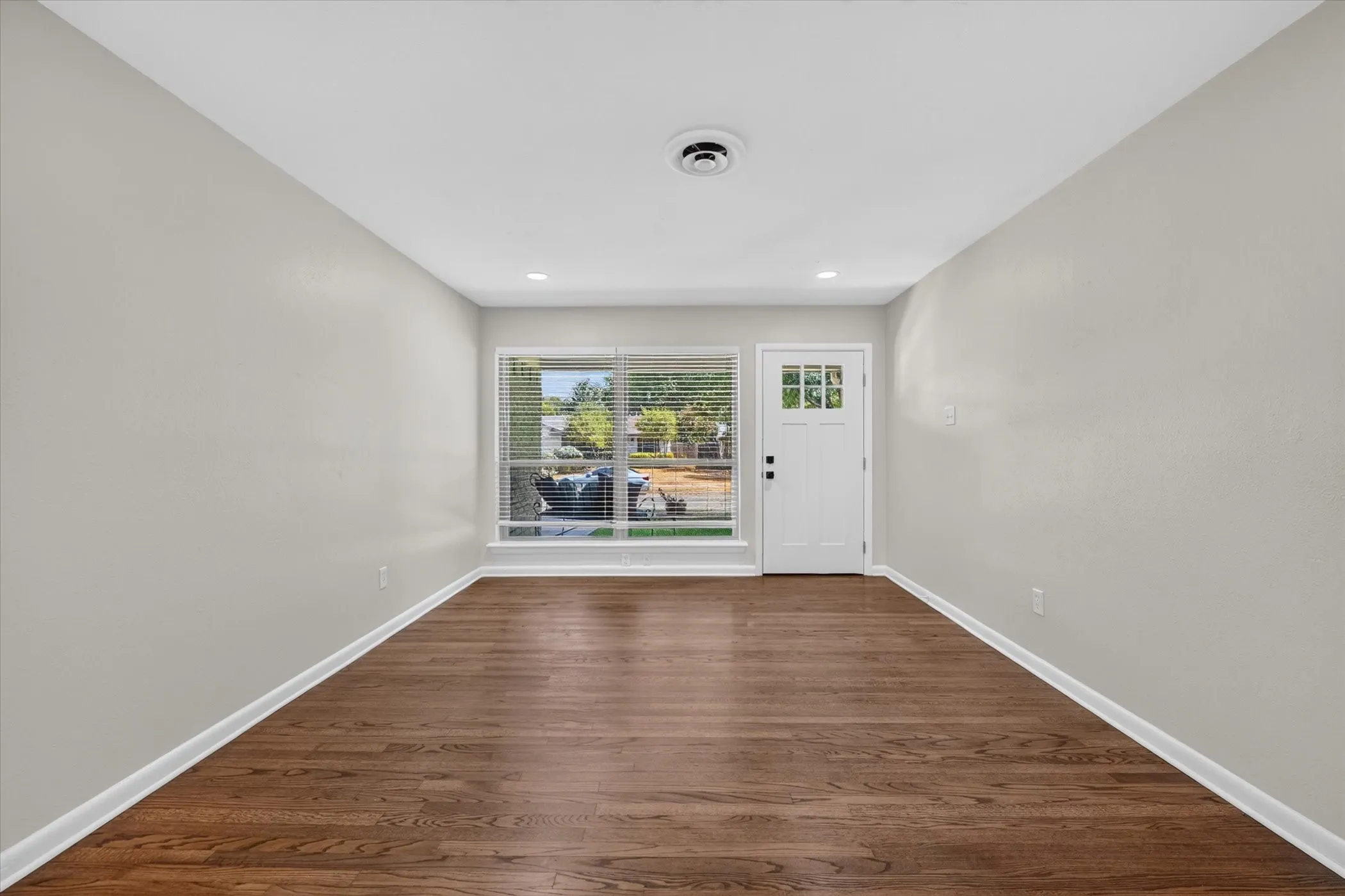 Single Family Residence For Sale in Dallas County , 1607 Nantucket Drive, Richardson, Texas 75080, 3 Bedroom, 2 Bathroom, 2 Garage spaces, 1,233 Sqft, built in 1961, mls#21403043, Real Estate Agent in Richardson, Homes For Sale in Dallas county, Homes For Sale in Richardson, Realtor in Richardson Texas, Real Estate Brokerage Independent Realty Texas, Luminita Cordes Realtor