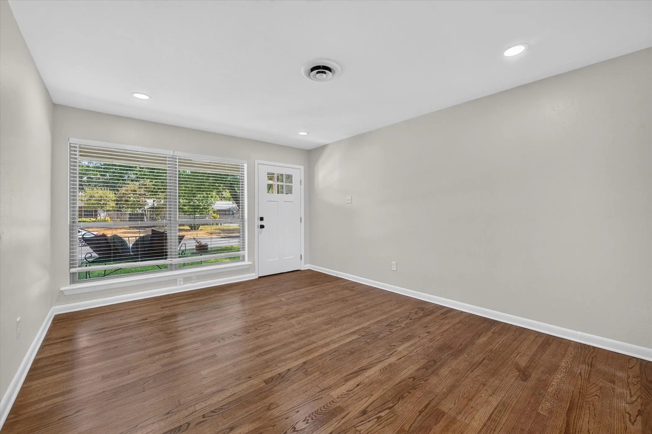 Single Family Residence For Sale in Dallas County , 1607 Nantucket Drive, Richardson, Texas 75080, 3 Bedroom, 2 Bathroom, 2 Garage spaces, 1,233 Sqft, built in 1961, mls#21403043, Real Estate Agent in Richardson, Homes For Sale in Dallas county, Homes For Sale in Richardson, Realtor in Richardson Texas, Real Estate Brokerage Independent Realty Texas, Luminita Cordes Realtor