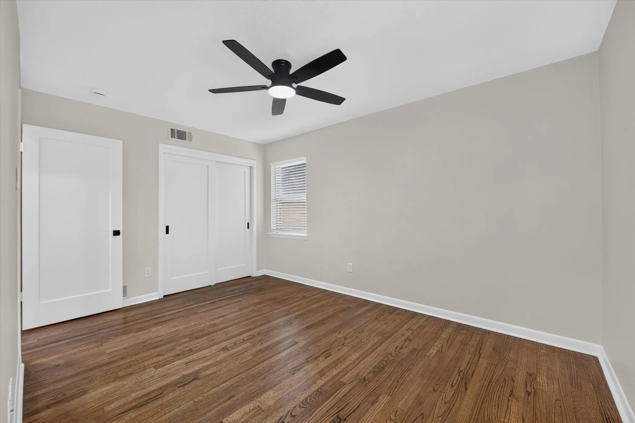 Single Family Residence For Sale in Dallas County , 1607 Nantucket Drive, Richardson, Texas 75080, 3 Bedroom, 2 Bathroom, 2 Garage spaces, 1,233 Sqft, built in 1961, mls#21403043, Real Estate Agent in Richardson, Homes For Sale in Dallas county, Homes For Sale in Richardson, Realtor in Richardson Texas, Real Estate Brokerage Independent Realty Texas, Luminita Cordes Realtor