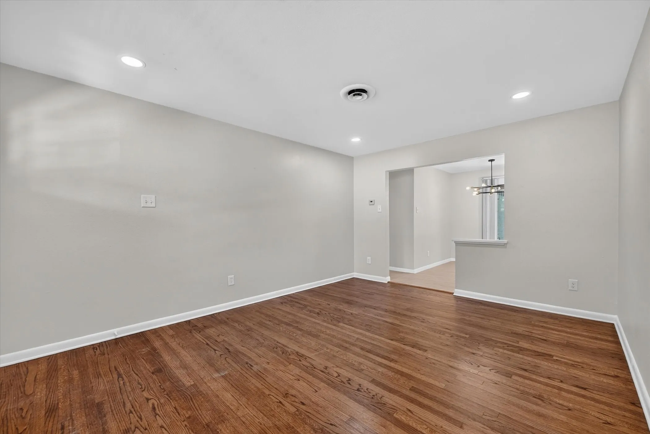 Single Family Residence For Sale in Dallas County , 1607 Nantucket Drive, Richardson, Texas 75080, 3 Bedroom, 2 Bathroom, 2 Garage spaces, 1,233 Sqft, built in 1961, mls#21403043, Real Estate Agent in Richardson, Homes For Sale in Dallas county, Homes For Sale in Richardson, Realtor in Richardson Texas, Real Estate Brokerage Independent Realty Texas, Luminita Cordes Realtor