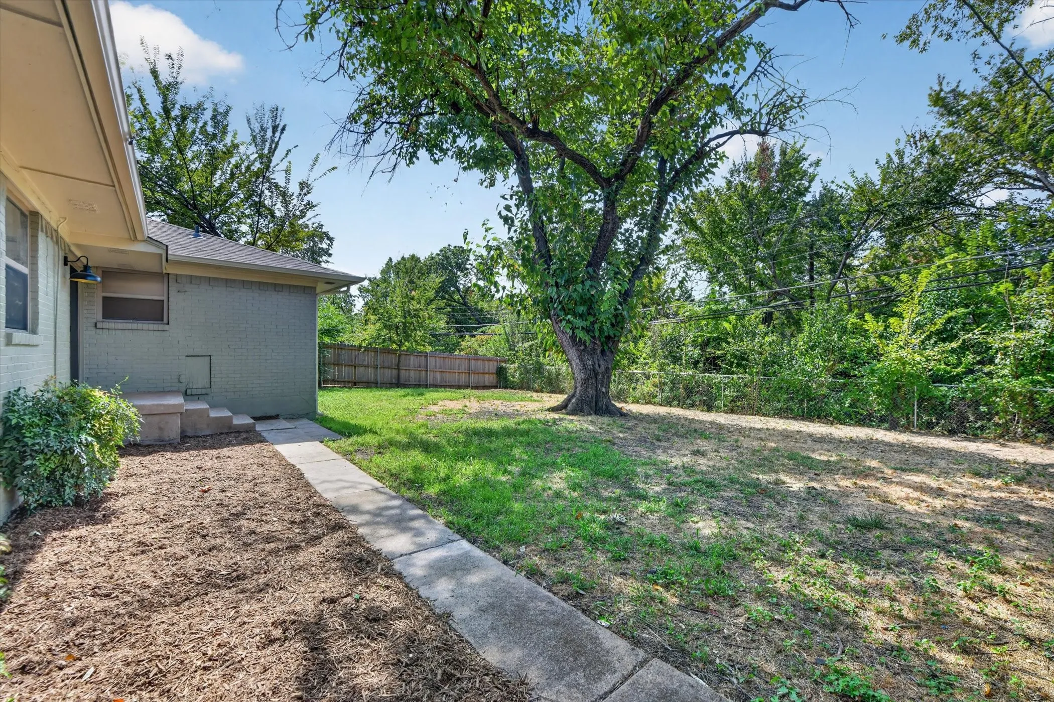 Single Family Residence For Sale in Dallas County , 1607 Nantucket Drive, Richardson, Texas 75080, 3 Bedroom, 2 Bathroom, 2 Garage spaces, 1,233 Sqft, built in 1961, mls#21403043, Real Estate Agent in Richardson, Homes For Sale in Dallas county, Homes For Sale in Richardson, Realtor in Richardson Texas, Real Estate Brokerage Independent Realty Texas, Luminita Cordes Realtor
