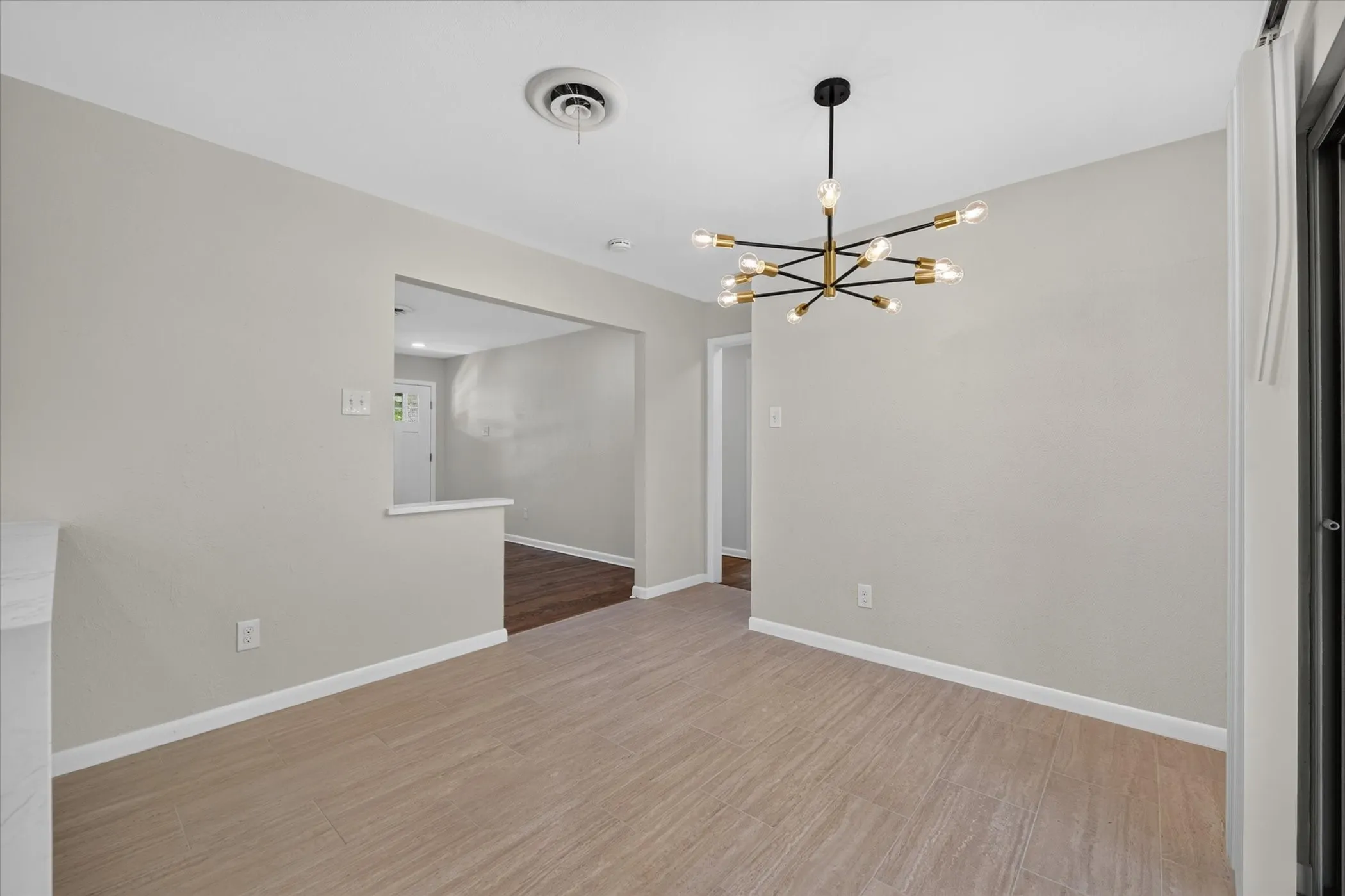 Single Family Residence For Sale in Dallas County , 1607 Nantucket Drive, Richardson, Texas 75080, 3 Bedroom, 2 Bathroom, 2 Garage spaces, 1,233 Sqft, built in 1961, mls#21403043, Real Estate Agent in Richardson, Homes For Sale in Dallas county, Homes For Sale in Richardson, Realtor in Richardson Texas, Real Estate Brokerage Independent Realty Texas, Luminita Cordes Realtor