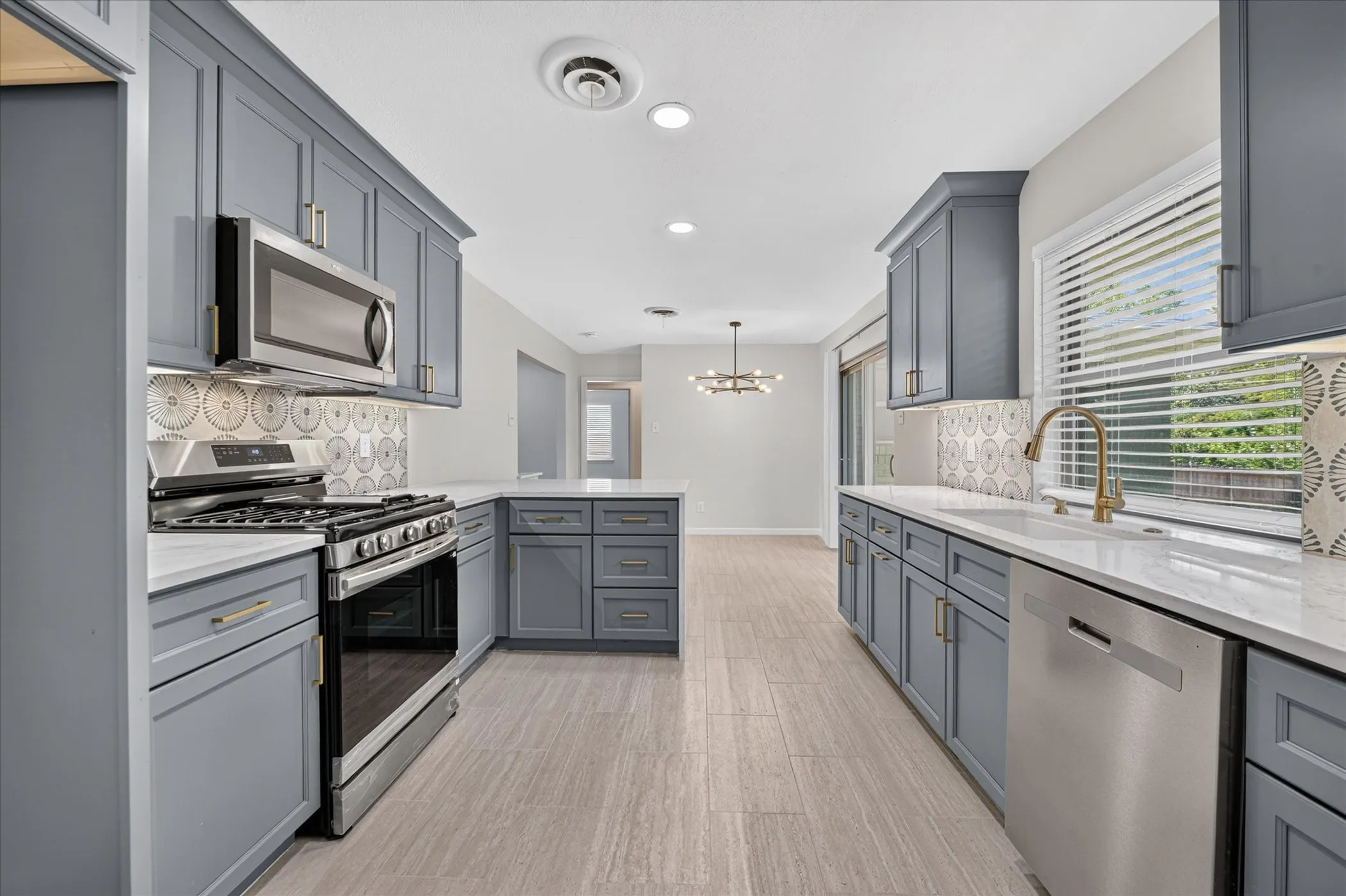 Single Family Residence For Sale in Dallas County , 1607 Nantucket Drive, Richardson, Texas 75080, 3 Bedroom, 2 Bathroom, 2 Garage spaces, 1,233 Sqft, built in 1961, mls#21403043, Real Estate Agent in Richardson, Homes For Sale in Dallas county, Homes For Sale in Richardson, Realtor in Richardson Texas, Real Estate Brokerage Independent Realty Texas, Luminita Cordes Realtor