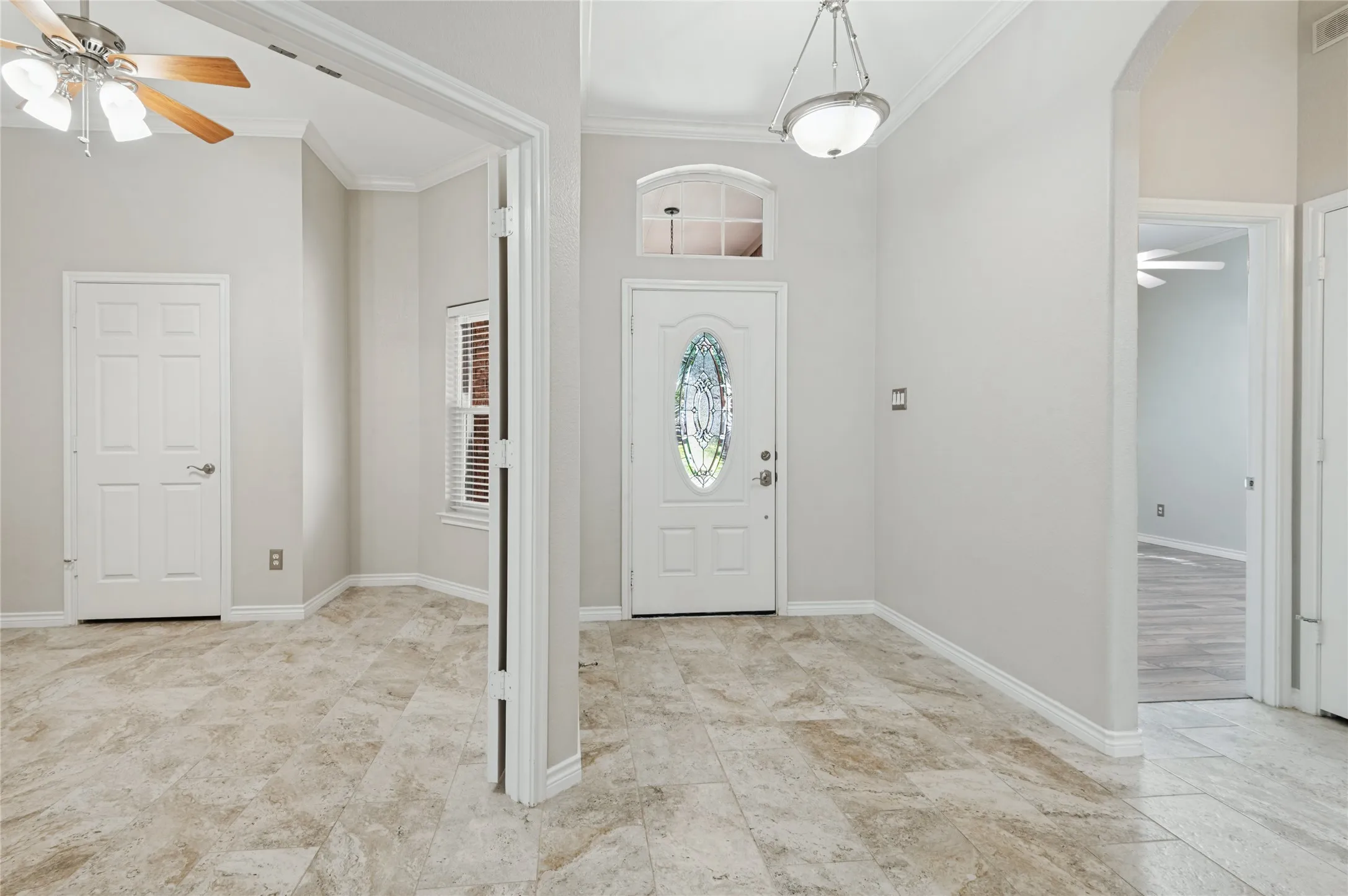 Single Family Residence For Sale in Tarrant County , 5816 Windy Meadow Lane, Grand Prairie, Texas 75052, 3 Bedroom, 2 Bathroom, 2 Garage spaces, 1,865 Sqft, built in 2005, mls#21399741, Real Estate Agent in Grand Prairie, Homes For Sale in Tarrant county, Homes For Sale in Grand Prairie, Realtor in Grand Prairie Texas, Real Estate Brokerage Independent Realty Texas, Luminita Cordes Realtor