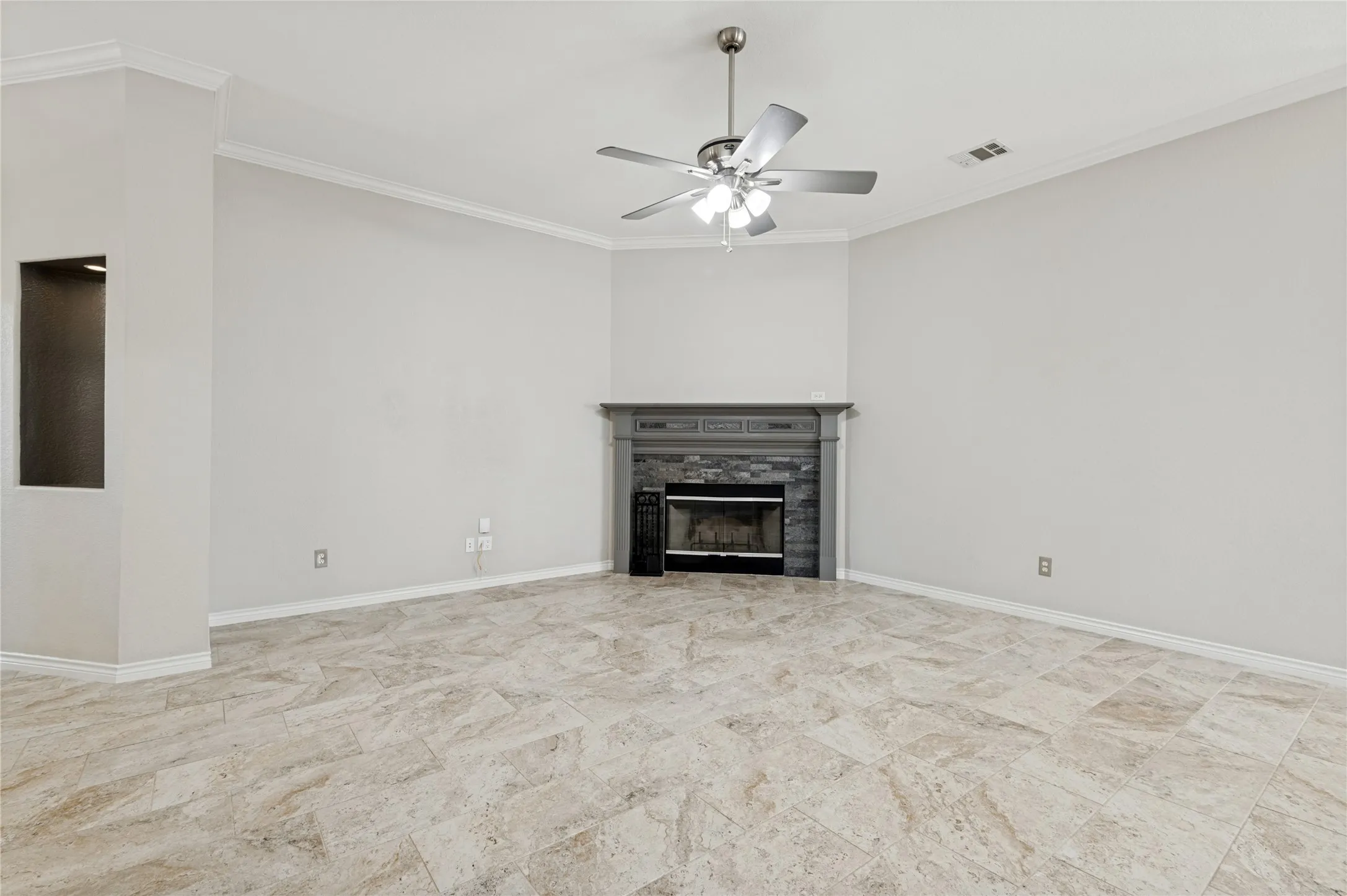 Single Family Residence For Sale in Tarrant County , 5816 Windy Meadow Lane, Grand Prairie, Texas 75052, 3 Bedroom, 2 Bathroom, 2 Garage spaces, 1,865 Sqft, built in 2005, mls#21399741, Real Estate Agent in Grand Prairie, Homes For Sale in Tarrant county, Homes For Sale in Grand Prairie, Realtor in Grand Prairie Texas, Real Estate Brokerage Independent Realty Texas, Luminita Cordes Realtor