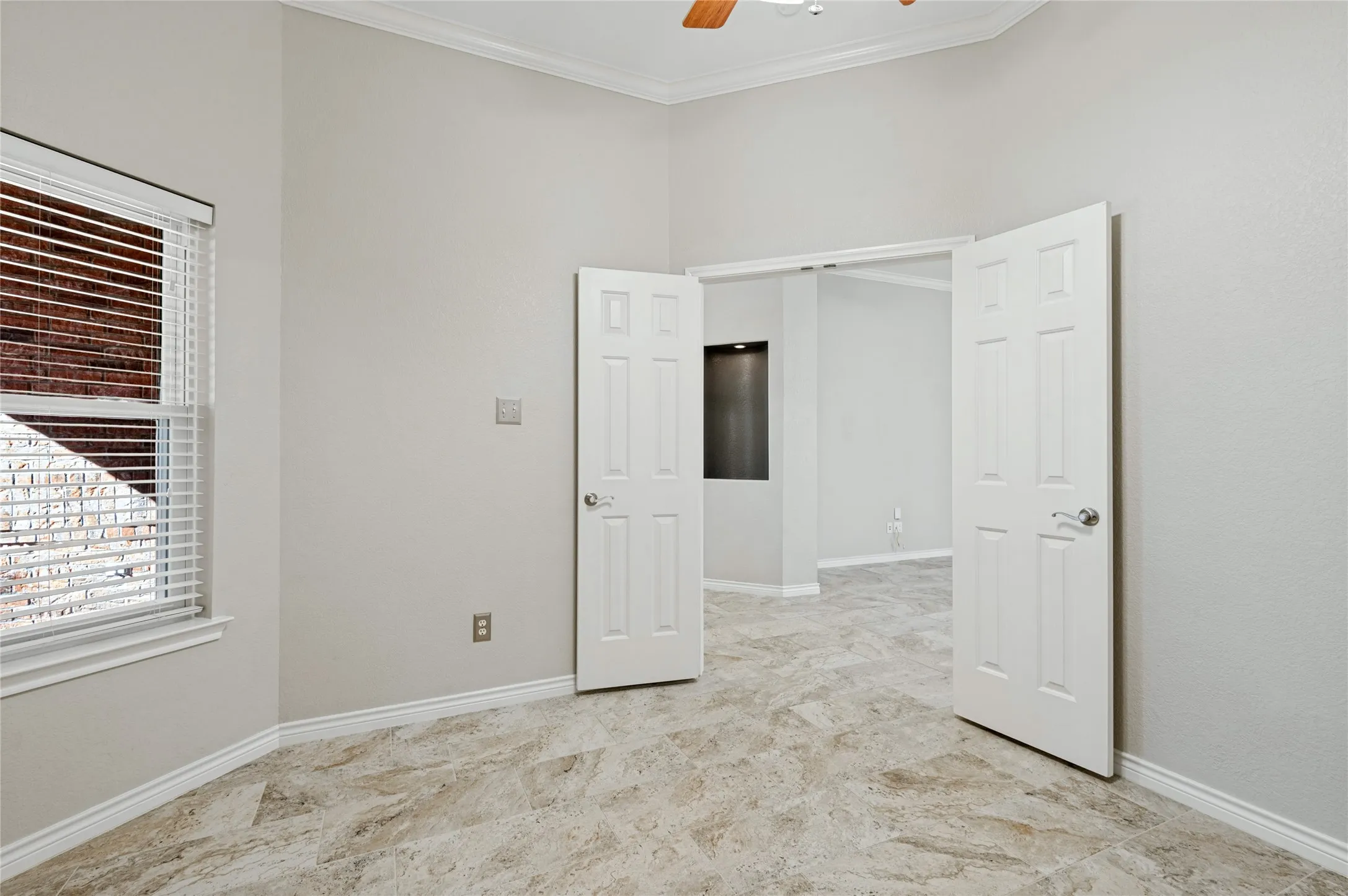 Single Family Residence For Sale in Tarrant County , 5816 Windy Meadow Lane, Grand Prairie, Texas 75052, 3 Bedroom, 2 Bathroom, 2 Garage spaces, 1,865 Sqft, built in 2005, mls#21399741, Real Estate Agent in Grand Prairie, Homes For Sale in Tarrant county, Homes For Sale in Grand Prairie, Realtor in Grand Prairie Texas, Real Estate Brokerage Independent Realty Texas, Luminita Cordes Realtor