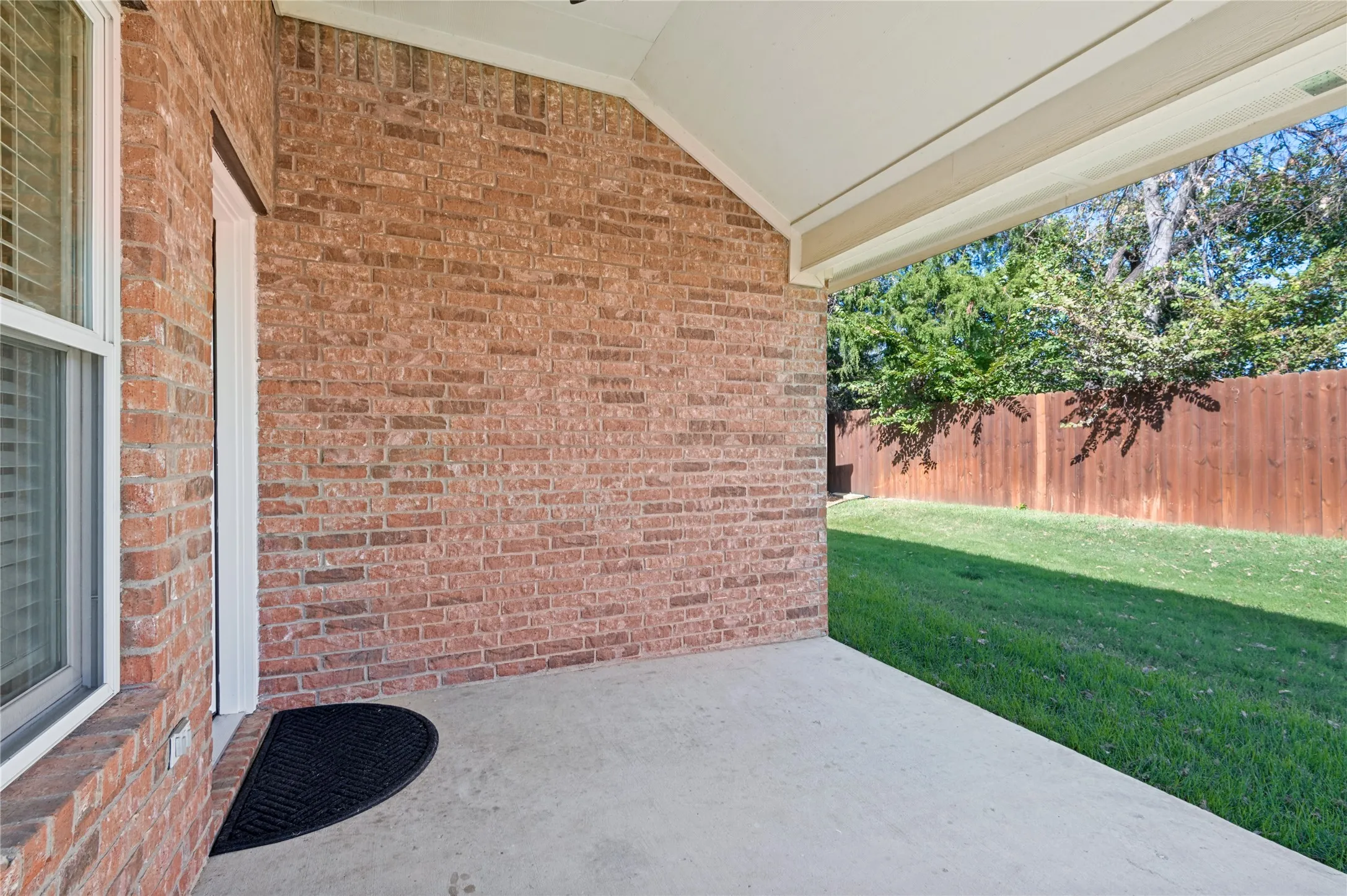 Single Family Residence For Sale in Tarrant County , 5816 Windy Meadow Lane, Grand Prairie, Texas 75052, 3 Bedroom, 2 Bathroom, 2 Garage spaces, 1,865 Sqft, built in 2005, mls#21399741, Real Estate Agent in Grand Prairie, Homes For Sale in Tarrant county, Homes For Sale in Grand Prairie, Realtor in Grand Prairie Texas, Real Estate Brokerage Independent Realty Texas, Luminita Cordes Realtor