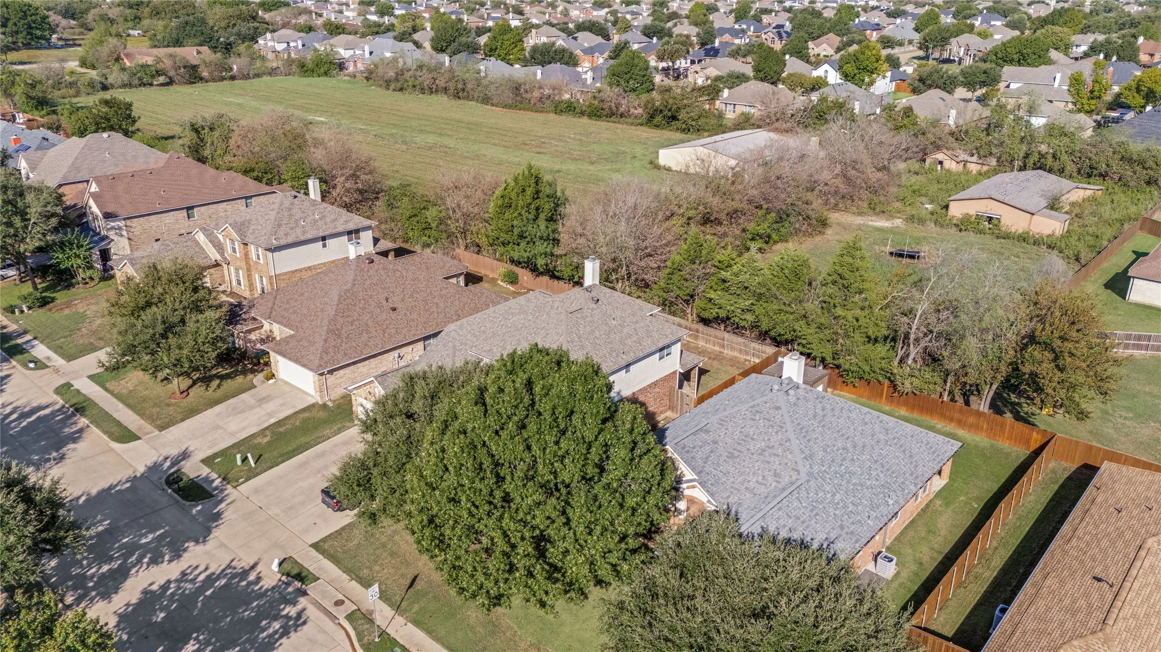 Single Family Residence For Sale in Tarrant County , 5816 Windy Meadow Lane, Grand Prairie, Texas 75052, 3 Bedroom, 2 Bathroom, 2 Garage spaces, 1,865 Sqft, built in 2005, mls#21399741, Real Estate Agent in Grand Prairie, Homes For Sale in Tarrant county, Homes For Sale in Grand Prairie, Realtor in Grand Prairie Texas, Real Estate Brokerage Independent Realty Texas, Luminita Cordes Realtor
