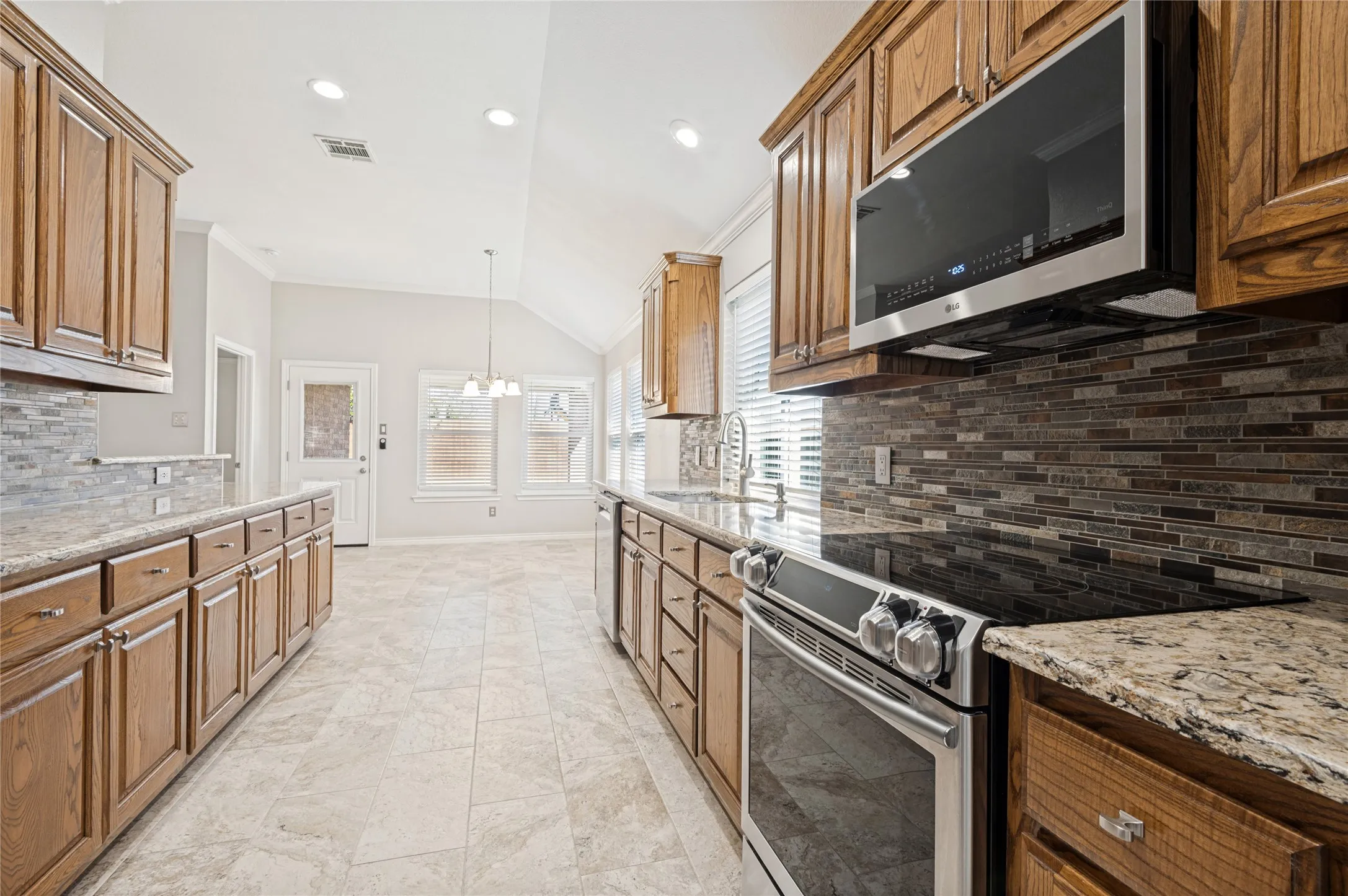 Single Family Residence For Sale in Tarrant County , 5816 Windy Meadow Lane, Grand Prairie, Texas 75052, 3 Bedroom, 2 Bathroom, 2 Garage spaces, 1,865 Sqft, built in 2005, mls#21399741, Real Estate Agent in Grand Prairie, Homes For Sale in Tarrant county, Homes For Sale in Grand Prairie, Realtor in Grand Prairie Texas, Real Estate Brokerage Independent Realty Texas, Luminita Cordes Realtor