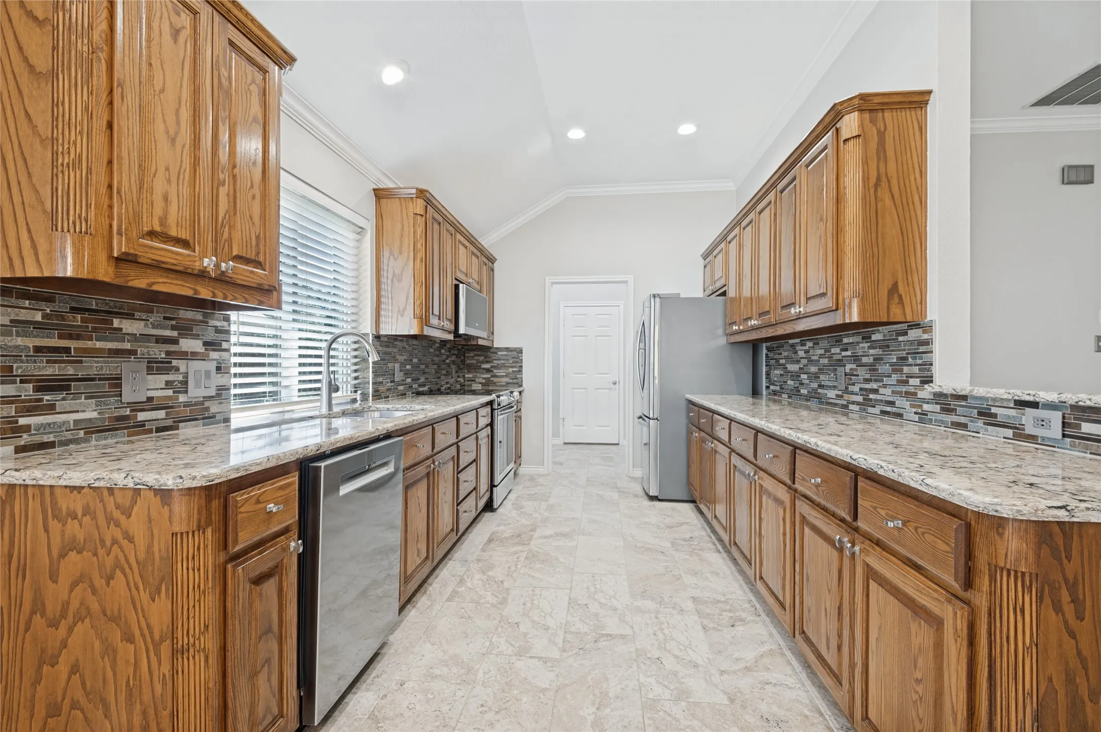 Single Family Residence For Sale in Tarrant County , 5816 Windy Meadow Lane, Grand Prairie, Texas 75052, 3 Bedroom, 2 Bathroom, 2 Garage spaces, 1,865 Sqft, built in 2005, mls#21399741, Real Estate Agent in Grand Prairie, Homes For Sale in Tarrant county, Homes For Sale in Grand Prairie, Realtor in Grand Prairie Texas, Real Estate Brokerage Independent Realty Texas, Luminita Cordes Realtor