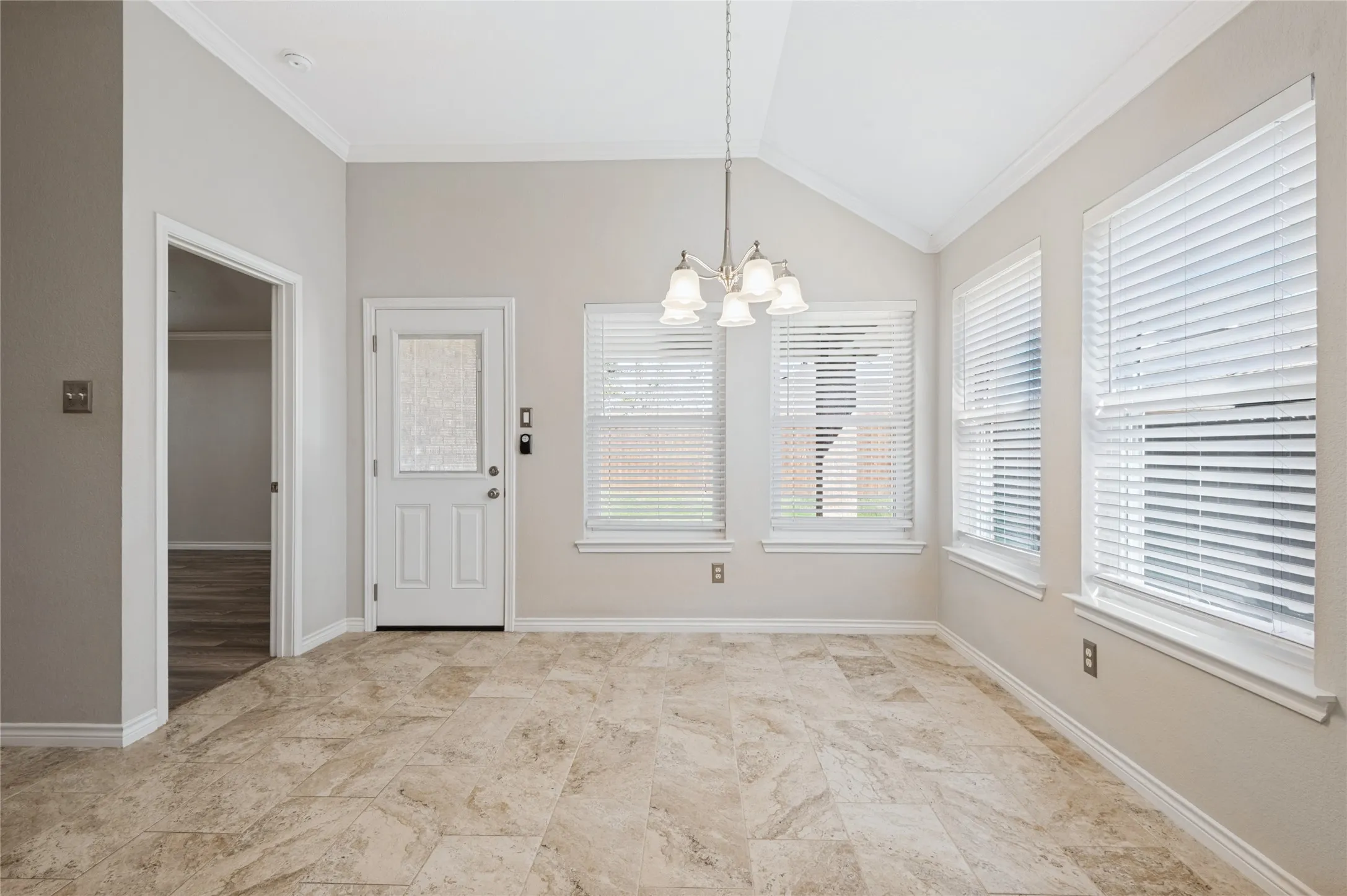 Single Family Residence For Sale in Tarrant County , 5816 Windy Meadow Lane, Grand Prairie, Texas 75052, 3 Bedroom, 2 Bathroom, 2 Garage spaces, 1,865 Sqft, built in 2005, mls#21399741, Real Estate Agent in Grand Prairie, Homes For Sale in Tarrant county, Homes For Sale in Grand Prairie, Realtor in Grand Prairie Texas, Real Estate Brokerage Independent Realty Texas, Luminita Cordes Realtor