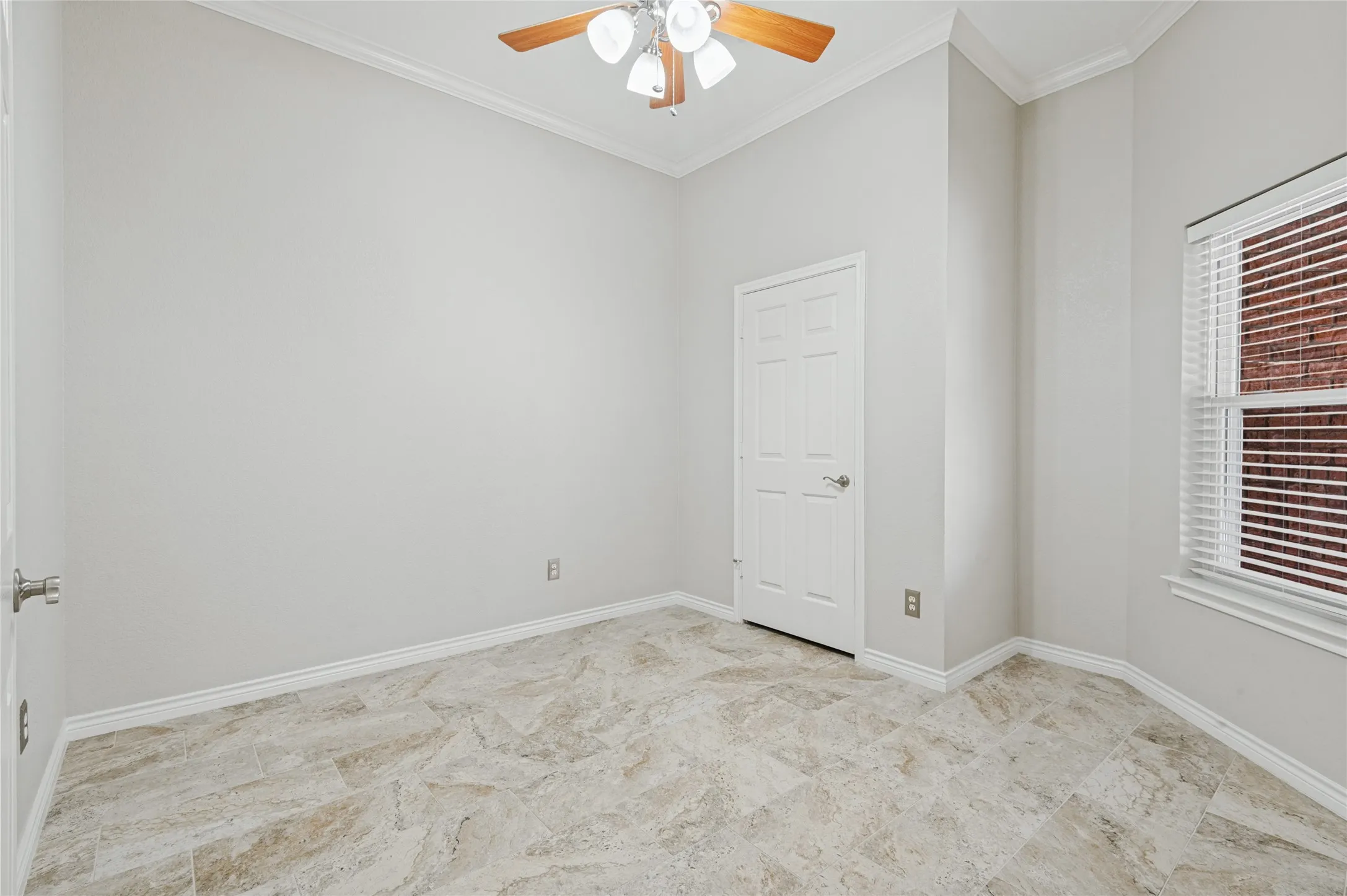 Single Family Residence For Sale in Tarrant County , 5816 Windy Meadow Lane, Grand Prairie, Texas 75052, 3 Bedroom, 2 Bathroom, 2 Garage spaces, 1,865 Sqft, built in 2005, mls#21399741, Real Estate Agent in Grand Prairie, Homes For Sale in Tarrant county, Homes For Sale in Grand Prairie, Realtor in Grand Prairie Texas, Real Estate Brokerage Independent Realty Texas, Luminita Cordes Realtor