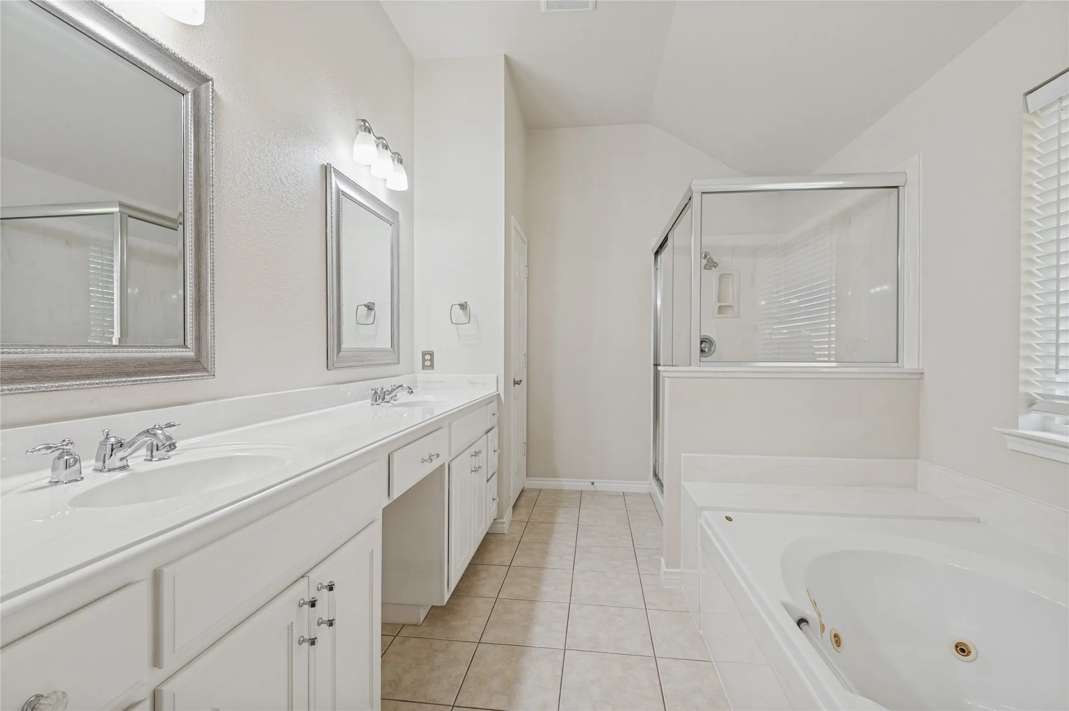 Single Family Residence For Sale in Tarrant County , 5816 Windy Meadow Lane, Grand Prairie, Texas 75052, 3 Bedroom, 2 Bathroom, 2 Garage spaces, 1,865 Sqft, built in 2005, mls#21399741, Real Estate Agent in Grand Prairie, Homes For Sale in Tarrant county, Homes For Sale in Grand Prairie, Realtor in Grand Prairie Texas, Real Estate Brokerage Independent Realty Texas, Luminita Cordes Realtor