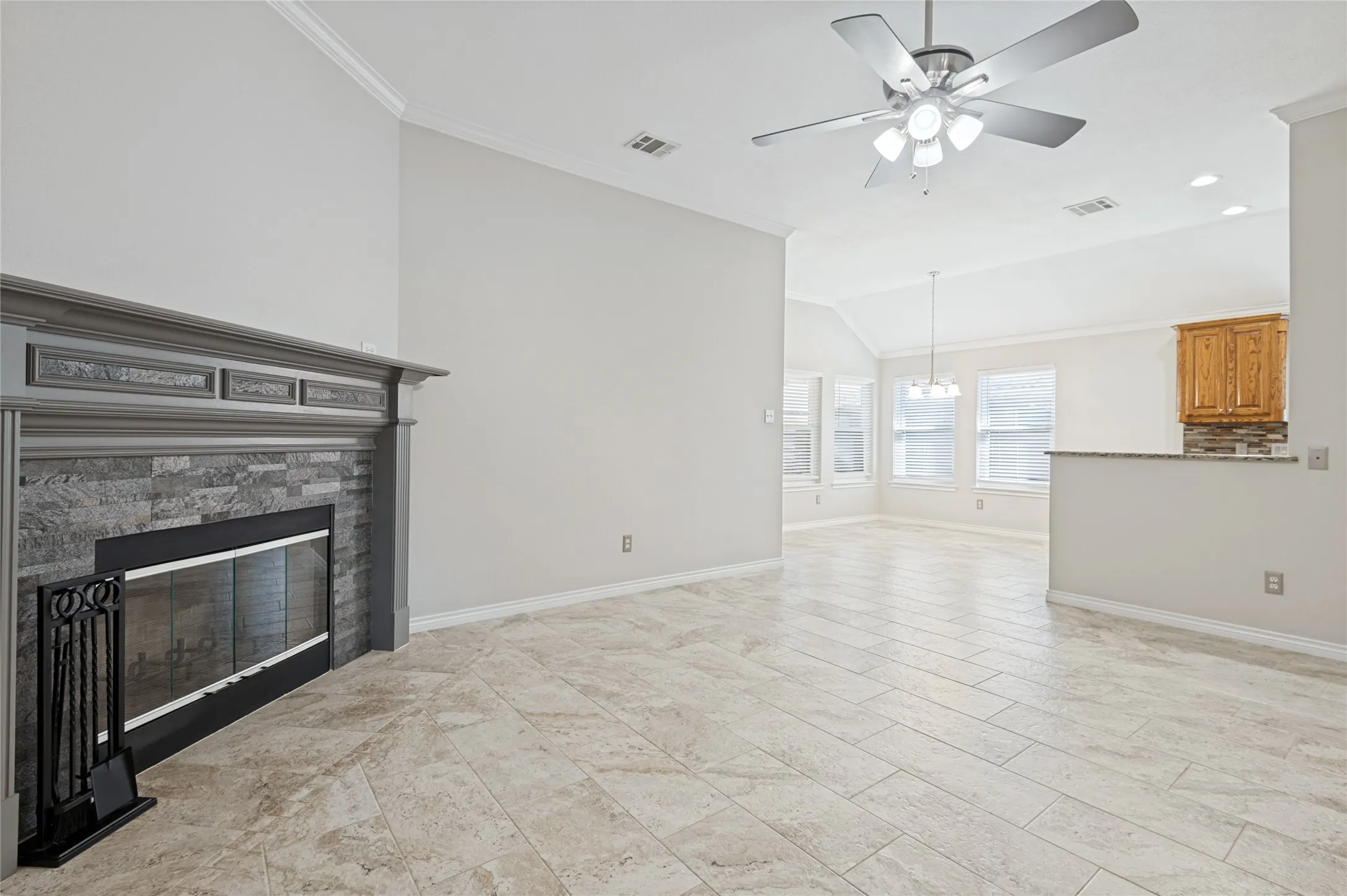 Single Family Residence For Sale in Tarrant County , 5816 Windy Meadow Lane, Grand Prairie, Texas 75052, 3 Bedroom, 2 Bathroom, 2 Garage spaces, 1,865 Sqft, built in 2005, mls#21399741, Real Estate Agent in Grand Prairie, Homes For Sale in Tarrant county, Homes For Sale in Grand Prairie, Realtor in Grand Prairie Texas, Real Estate Brokerage Independent Realty Texas, Luminita Cordes Realtor