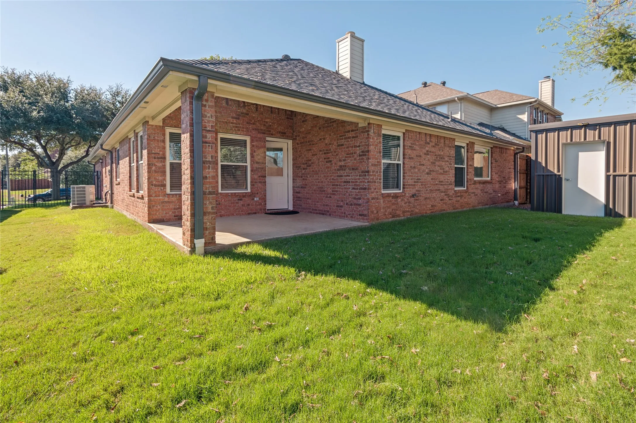 Single Family Residence For Sale in Tarrant County , 5816 Windy Meadow Lane, Grand Prairie, Texas 75052, 3 Bedroom, 2 Bathroom, 2 Garage spaces, 1,865 Sqft, built in 2005, mls#21399741, Real Estate Agent in Grand Prairie, Homes For Sale in Tarrant county, Homes For Sale in Grand Prairie, Realtor in Grand Prairie Texas, Real Estate Brokerage Independent Realty Texas, Luminita Cordes Realtor
