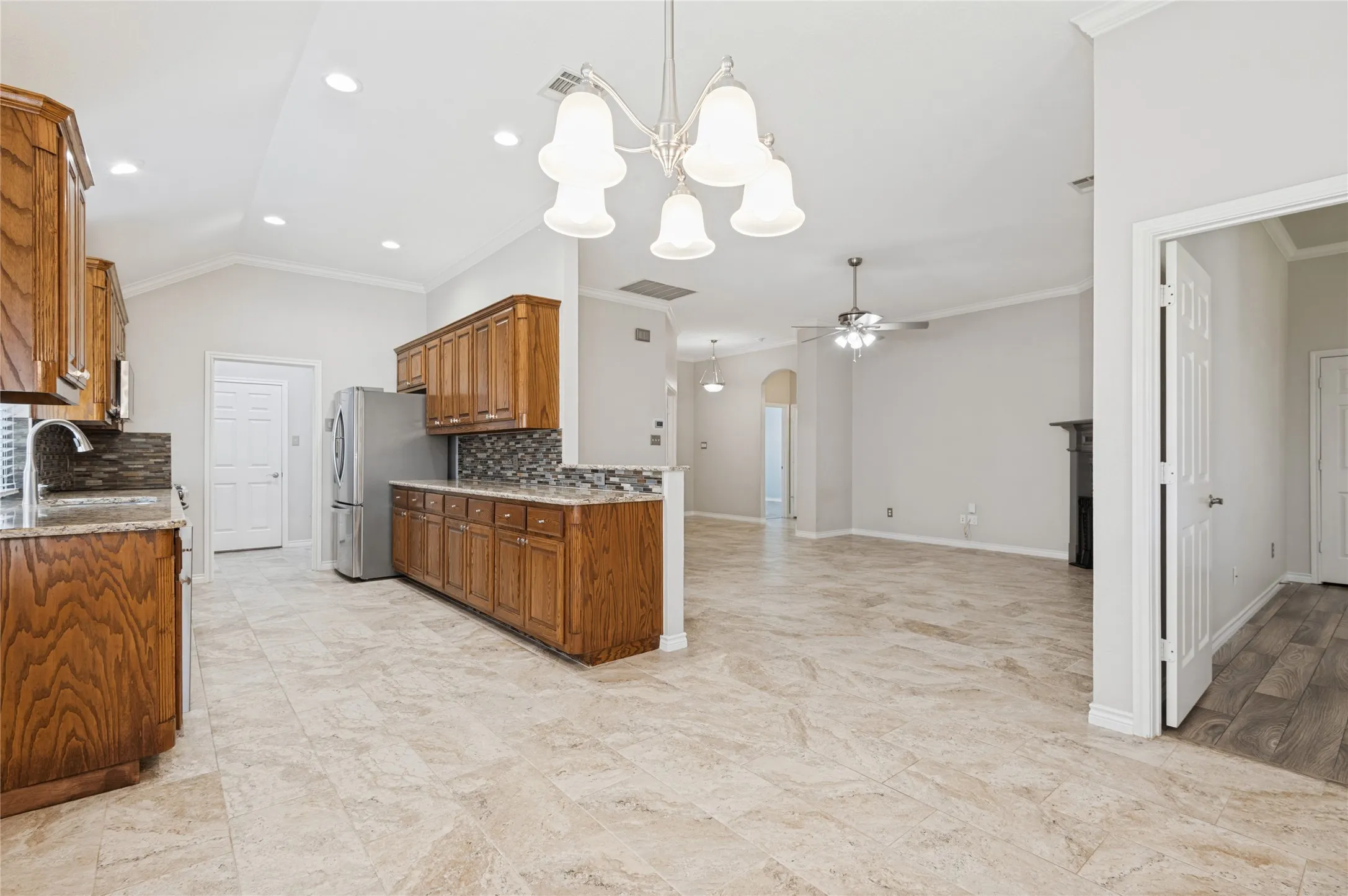 Single Family Residence For Sale in Tarrant County , 5816 Windy Meadow Lane, Grand Prairie, Texas 75052, 3 Bedroom, 2 Bathroom, 2 Garage spaces, 1,865 Sqft, built in 2005, mls#21399741, Real Estate Agent in Grand Prairie, Homes For Sale in Tarrant county, Homes For Sale in Grand Prairie, Realtor in Grand Prairie Texas, Real Estate Brokerage Independent Realty Texas, Luminita Cordes Realtor