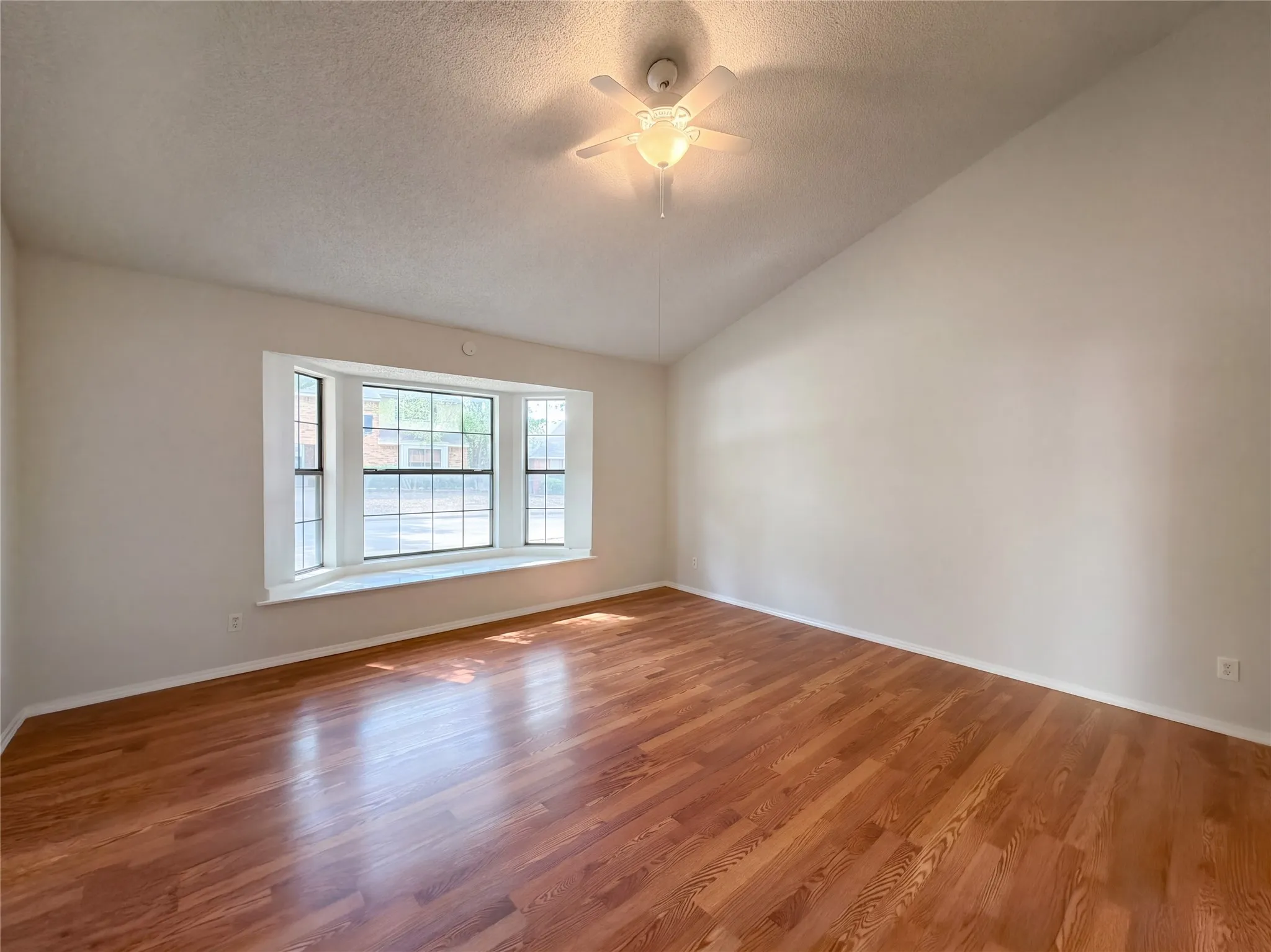 Single Family Residence For Sale in Dallas County , 1015 Astaire Avenue, Duncanville, Texas 75137, 4 Bedroom, 3 Bathroom, 2 Garage spaces, 2,158 Sqft, built in 1985, mls#21402544, Real Estate Agent in Duncanville, Homes For Sale in Dallas county, Homes For Sale in Duncanville, Realtor in Duncanville Texas, Real Estate Brokerage Independent Realty Texas, Luminita Cordes Realtor