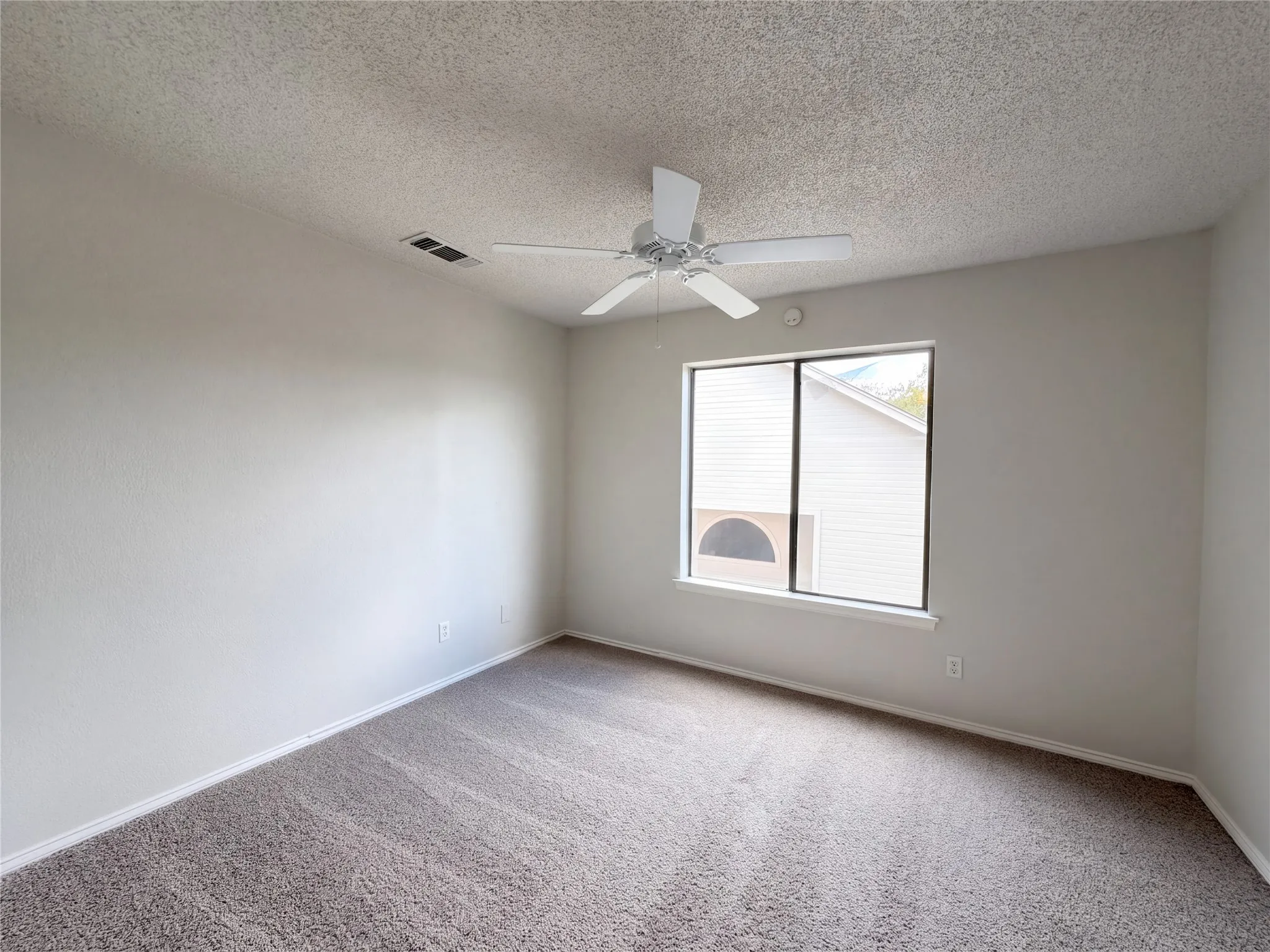 Single Family Residence For Sale in Dallas County , 1015 Astaire Avenue, Duncanville, Texas 75137, 4 Bedroom, 3 Bathroom, 2 Garage spaces, 2,158 Sqft, built in 1985, mls#21402544, Real Estate Agent in Duncanville, Homes For Sale in Dallas county, Homes For Sale in Duncanville, Realtor in Duncanville Texas, Real Estate Brokerage Independent Realty Texas, Luminita Cordes Realtor