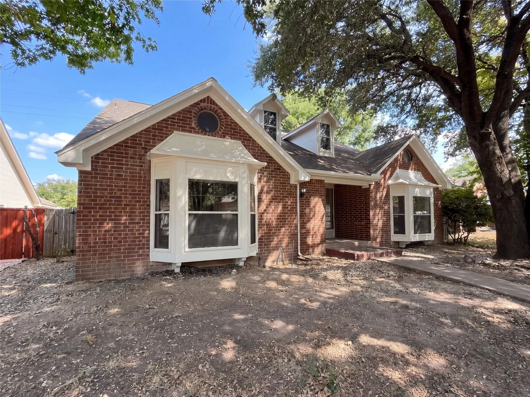 Single Family Residence For Sale in Dallas County , 1015 Astaire Avenue, Duncanville, Texas 75137, 4 Bedroom, 3 Bathroom, 2 Garage spaces, 2,158 Sqft, built in 1985, mls#21402544, Real Estate Agent in Duncanville, Homes For Sale in Dallas county, Homes For Sale in Duncanville, Realtor in Duncanville Texas, Real Estate Brokerage Independent Realty Texas, Luminita Cordes Realtor