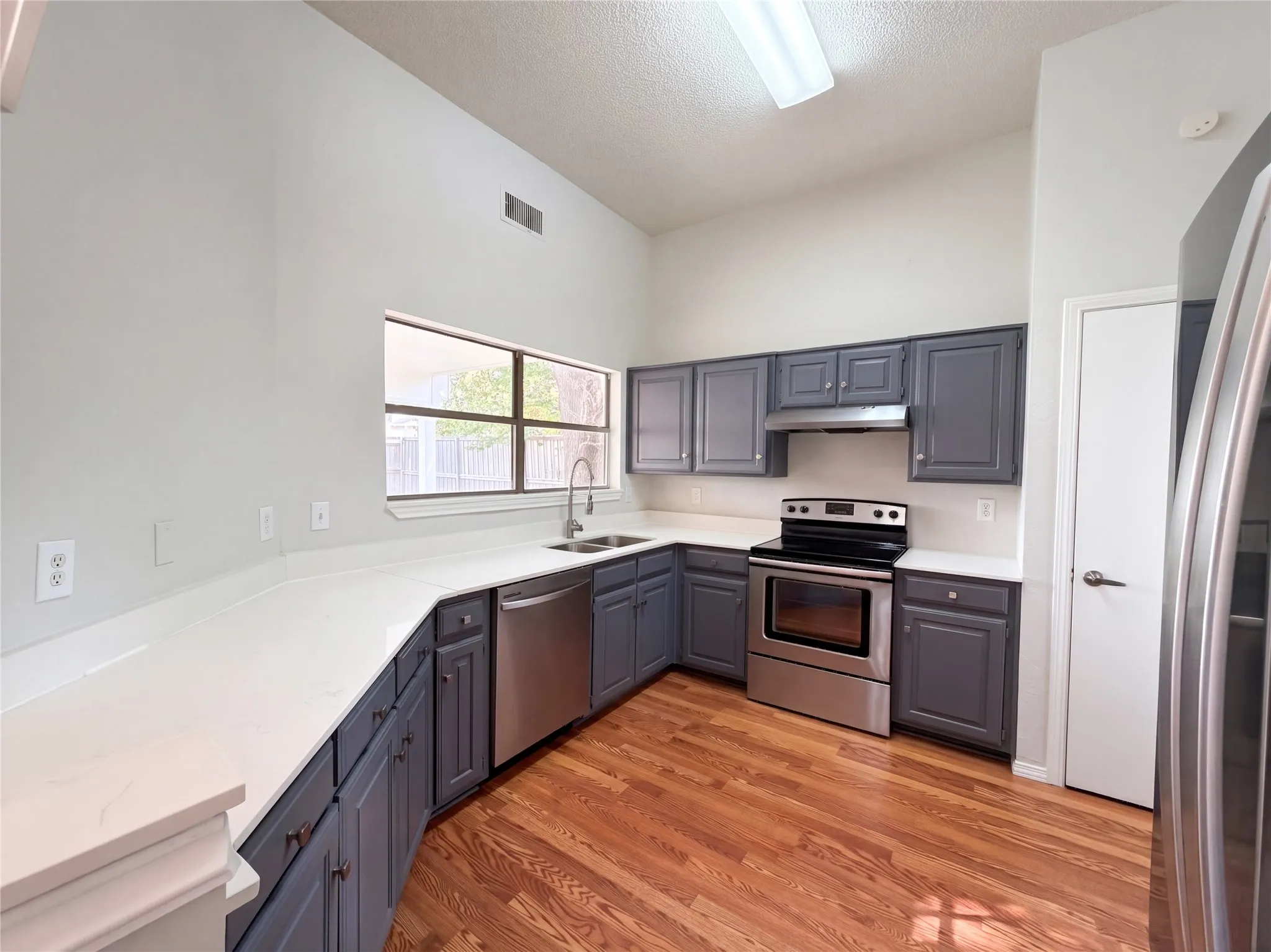Single Family Residence For Sale in Dallas County , 1015 Astaire Avenue, Duncanville, Texas 75137, 4 Bedroom, 3 Bathroom, 2 Garage spaces, 2,158 Sqft, built in 1985, mls#21402544, Real Estate Agent in Duncanville, Homes For Sale in Dallas county, Homes For Sale in Duncanville, Realtor in Duncanville Texas, Real Estate Brokerage Independent Realty Texas, Luminita Cordes Realtor