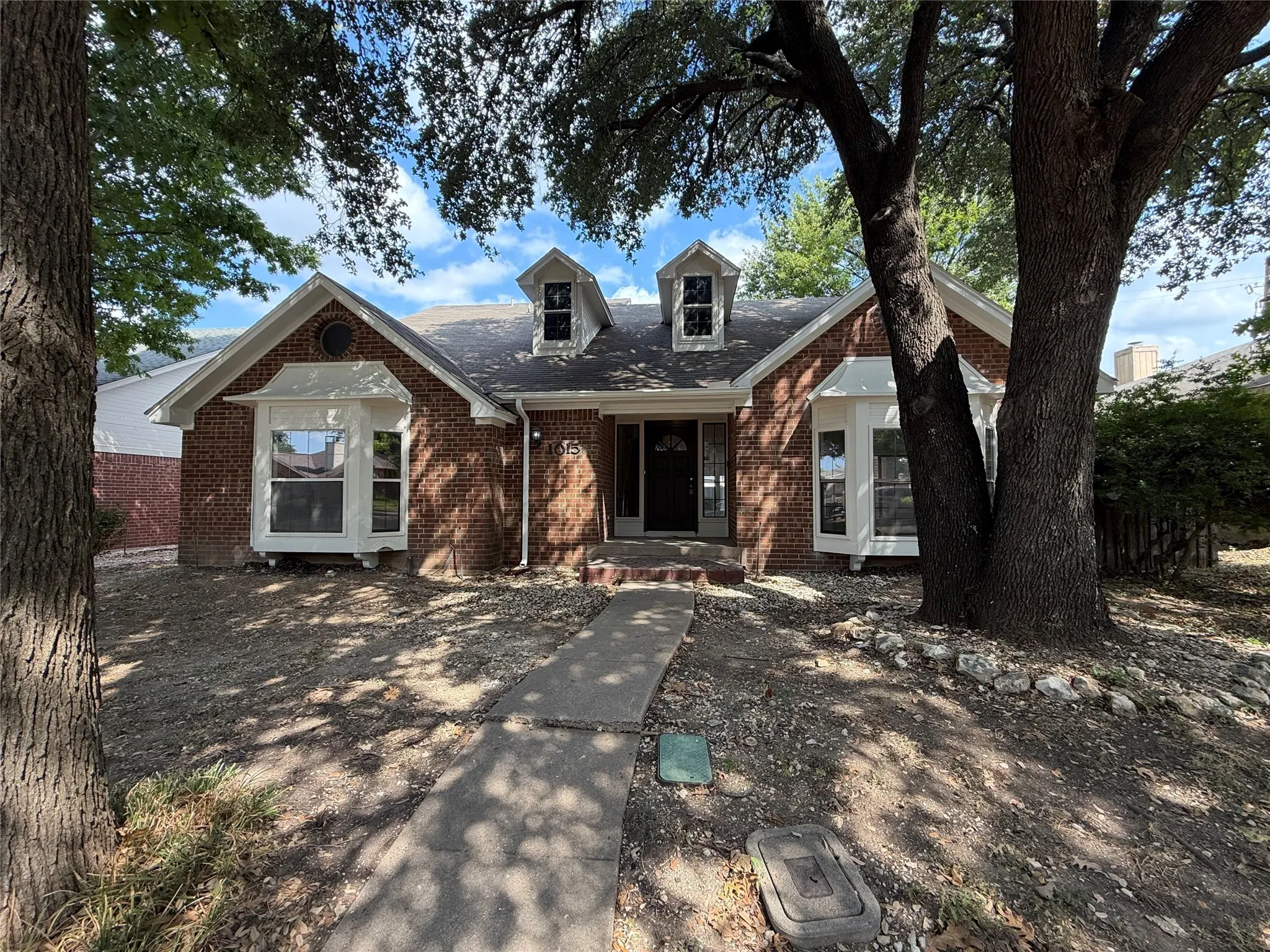 Single Family Residence For Sale in Dallas County , 1015 Astaire Avenue, Duncanville, Texas 75137, 4 Bedroom, 3 Bathroom, 2 Garage spaces, 2,158 Sqft, built in 1985, mls#21402544, Real Estate Agent in Duncanville, Homes For Sale in Dallas county, Homes For Sale in Duncanville, Realtor in Duncanville Texas, Real Estate Brokerage Independent Realty Texas, Luminita Cordes Realtor