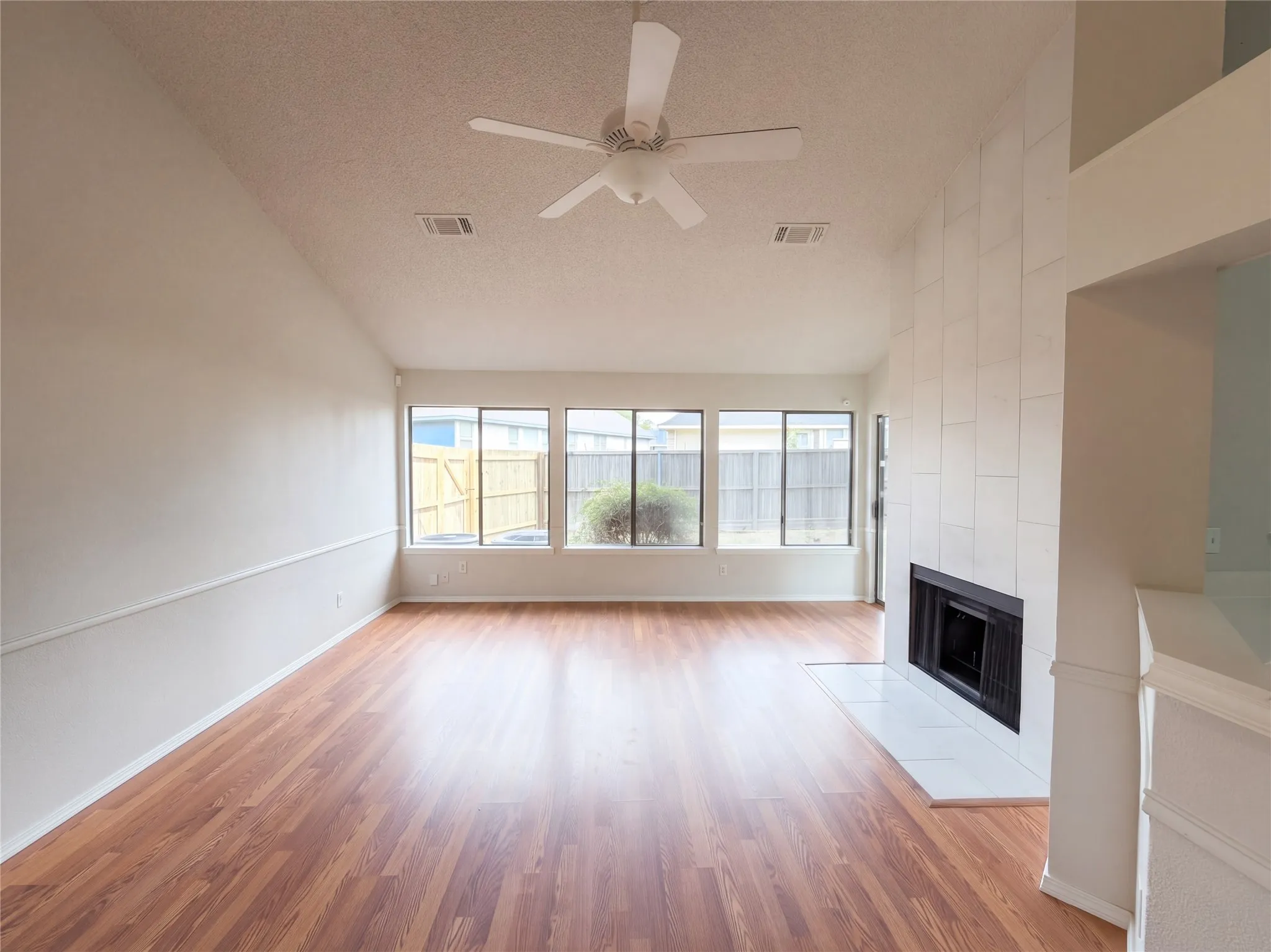 Single Family Residence For Sale in Dallas County , 1015 Astaire Avenue, Duncanville, Texas 75137, 4 Bedroom, 3 Bathroom, 2 Garage spaces, 2,158 Sqft, built in 1985, mls#21402544, Real Estate Agent in Duncanville, Homes For Sale in Dallas county, Homes For Sale in Duncanville, Realtor in Duncanville Texas, Real Estate Brokerage Independent Realty Texas, Luminita Cordes Realtor