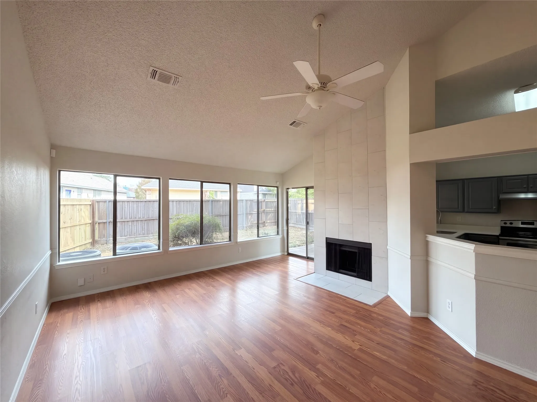 Single Family Residence For Sale in Dallas County , 1015 Astaire Avenue, Duncanville, Texas 75137, 4 Bedroom, 3 Bathroom, 2 Garage spaces, 2,158 Sqft, built in 1985, mls#21402544, Real Estate Agent in Duncanville, Homes For Sale in Dallas county, Homes For Sale in Duncanville, Realtor in Duncanville Texas, Real Estate Brokerage Independent Realty Texas, Luminita Cordes Realtor
