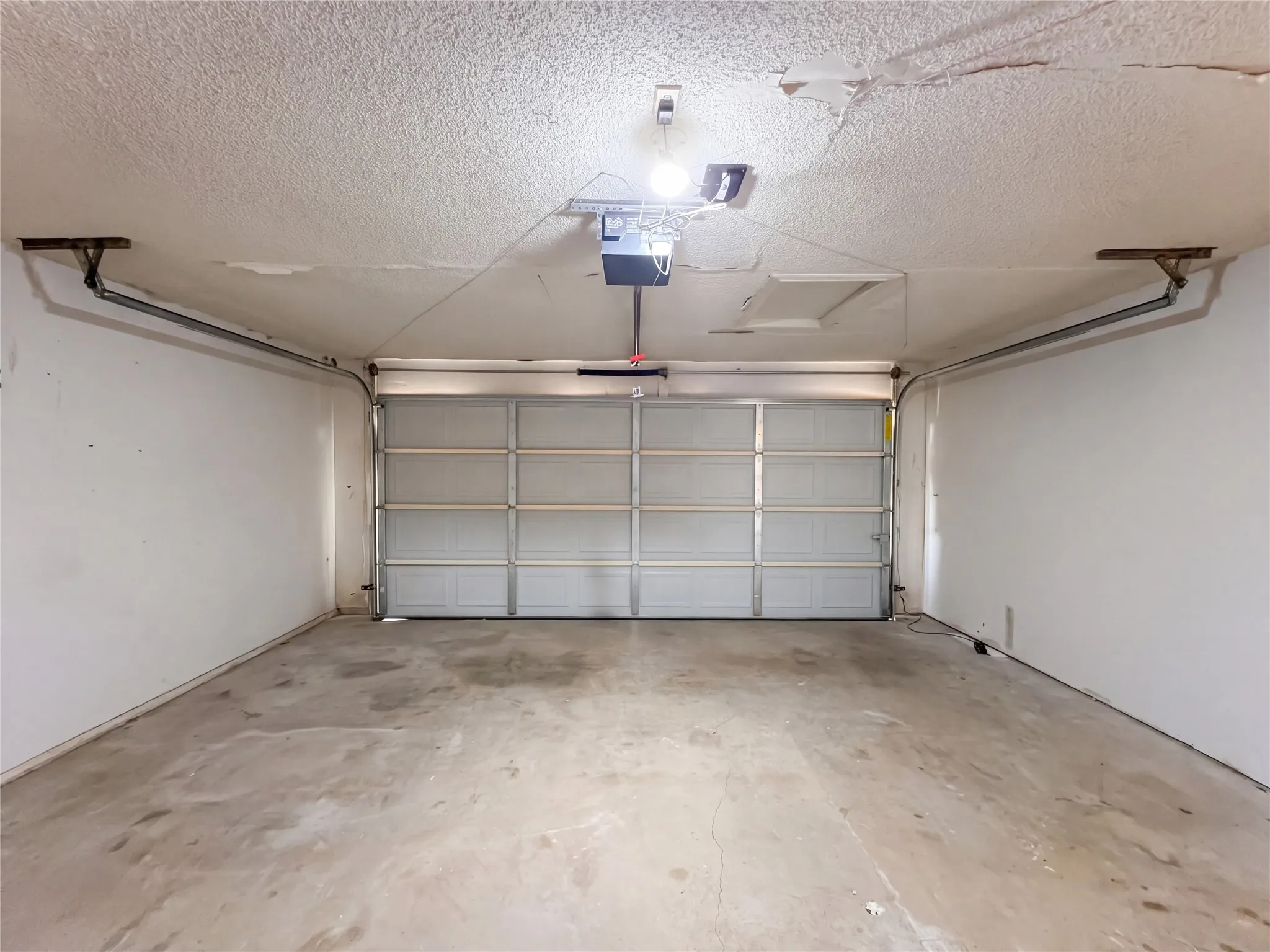 Single Family Residence For Sale in Dallas County , 1015 Astaire Avenue, Duncanville, Texas 75137, 4 Bedroom, 3 Bathroom, 2 Garage spaces, 2,158 Sqft, built in 1985, mls#21402544, Real Estate Agent in Duncanville, Homes For Sale in Dallas county, Homes For Sale in Duncanville, Realtor in Duncanville Texas, Real Estate Brokerage Independent Realty Texas, Luminita Cordes Realtor