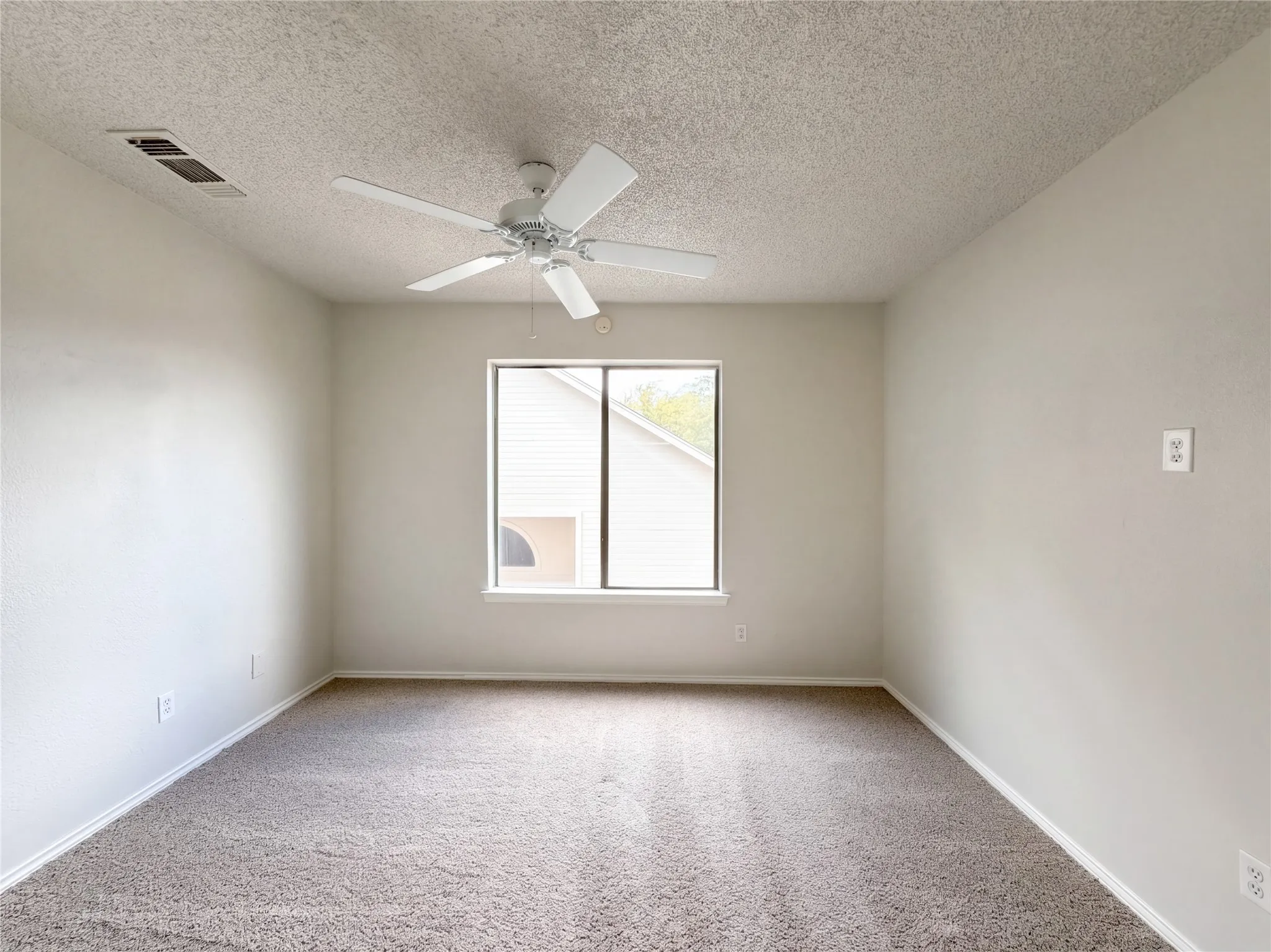 Single Family Residence For Sale in Dallas County , 1015 Astaire Avenue, Duncanville, Texas 75137, 4 Bedroom, 3 Bathroom, 2 Garage spaces, 2,158 Sqft, built in 1985, mls#21402544, Real Estate Agent in Duncanville, Homes For Sale in Dallas county, Homes For Sale in Duncanville, Realtor in Duncanville Texas, Real Estate Brokerage Independent Realty Texas, Luminita Cordes Realtor