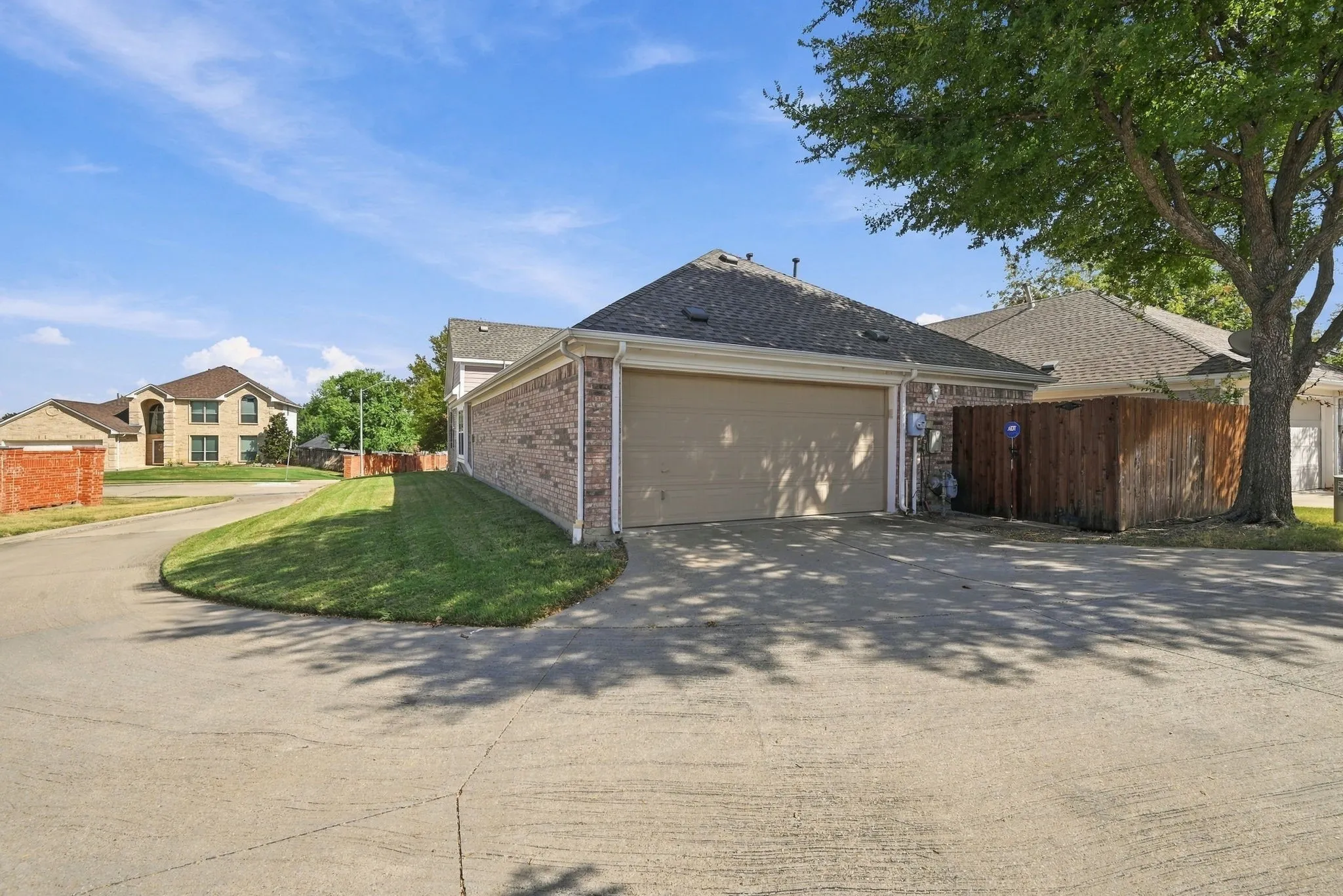 Single Family Residence For Sale in Tarrant County , 6033 Roaring Springs Drive, North Richland Hills, Texas 76180, 3 Bedroom, 2 Bathroom, 2 Garage spaces, 1,683 Sqft, built in 2003, mls#21402551, Real Estate Agent in North Richland Hills, Homes For Sale in Tarrant county, Homes For Sale in North Richland Hills, Realtor in North Richland Hills Texas, Real Estate Brokerage Independent Realty Texas, Luminita Cordes Realtor