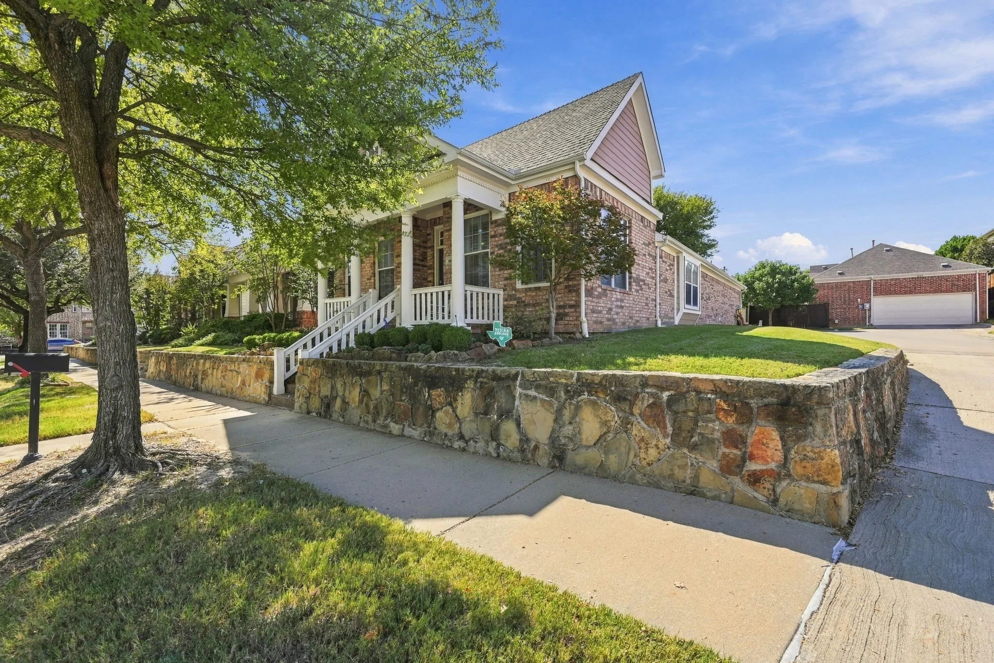 Single Family Residence For Sale in Tarrant County , 6033 Roaring Springs Drive, North Richland Hills, Texas 76180, 3 Bedroom, 2 Bathroom, 2 Garage spaces, 1,683 Sqft, built in 2003, mls#21402551, Real Estate Agent in North Richland Hills, Homes For Sale in Tarrant county, Homes For Sale in North Richland Hills, Realtor in North Richland Hills Texas, Real Estate Brokerage Independent Realty Texas, Luminita Cordes Realtor