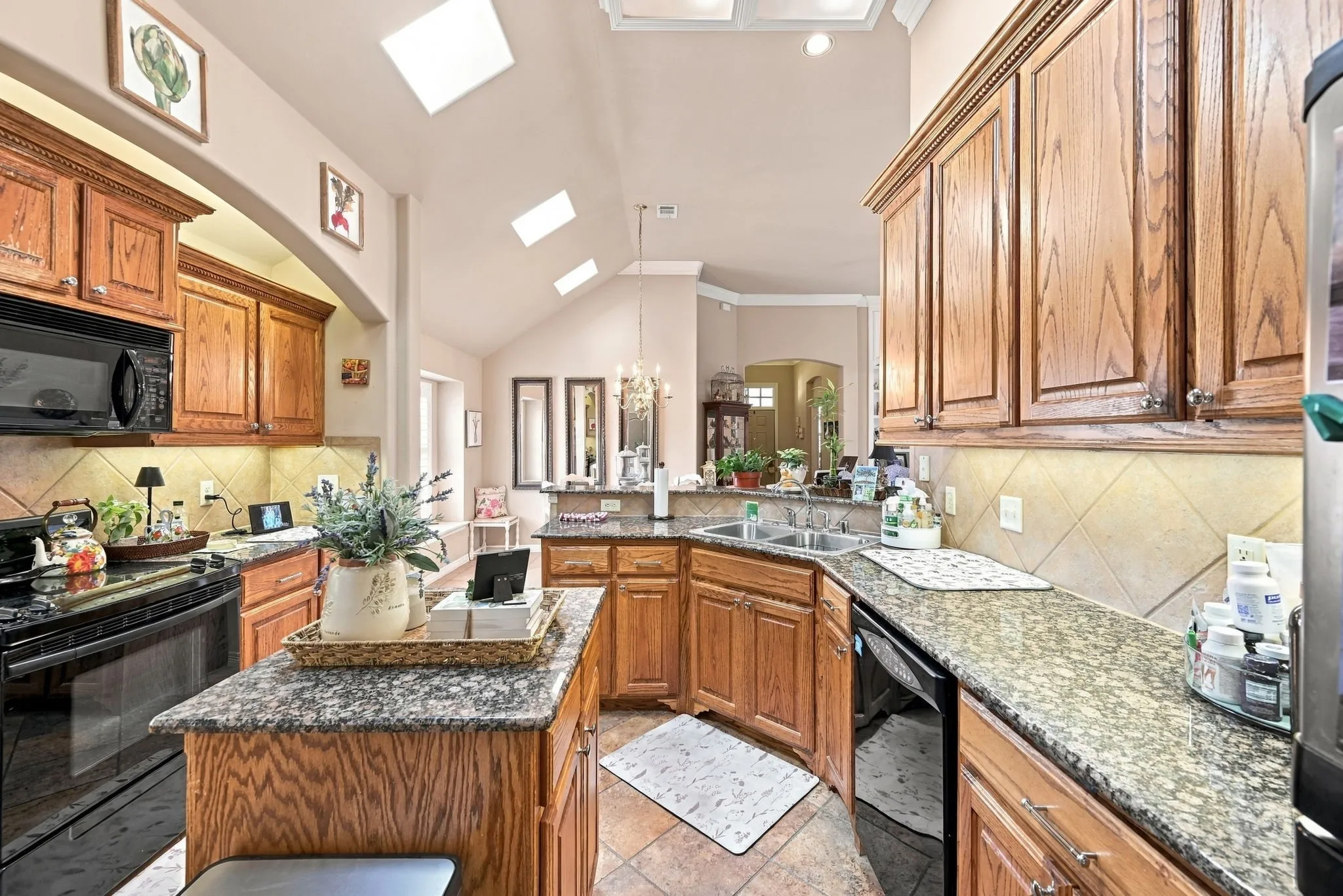 Single Family Residence For Sale in Tarrant County , 6033 Roaring Springs Drive, North Richland Hills, Texas 76180, 3 Bedroom, 2 Bathroom, 2 Garage spaces, 1,683 Sqft, built in 2003, mls#21402551, Real Estate Agent in North Richland Hills, Homes For Sale in Tarrant county, Homes For Sale in North Richland Hills, Realtor in North Richland Hills Texas, Real Estate Brokerage Independent Realty Texas, Luminita Cordes Realtor