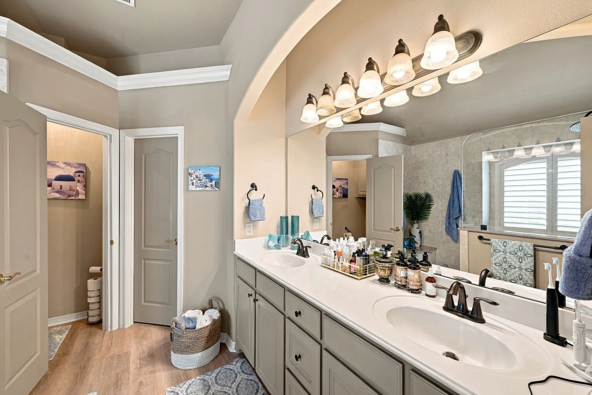 Single Family Residence For Sale in Tarrant County , 6033 Roaring Springs Drive, North Richland Hills, Texas 76180, 3 Bedroom, 2 Bathroom, 2 Garage spaces, 1,683 Sqft, built in 2003, mls#21402551, Real Estate Agent in North Richland Hills, Homes For Sale in Tarrant county, Homes For Sale in North Richland Hills, Realtor in North Richland Hills Texas, Real Estate Brokerage Independent Realty Texas, Luminita Cordes Realtor
