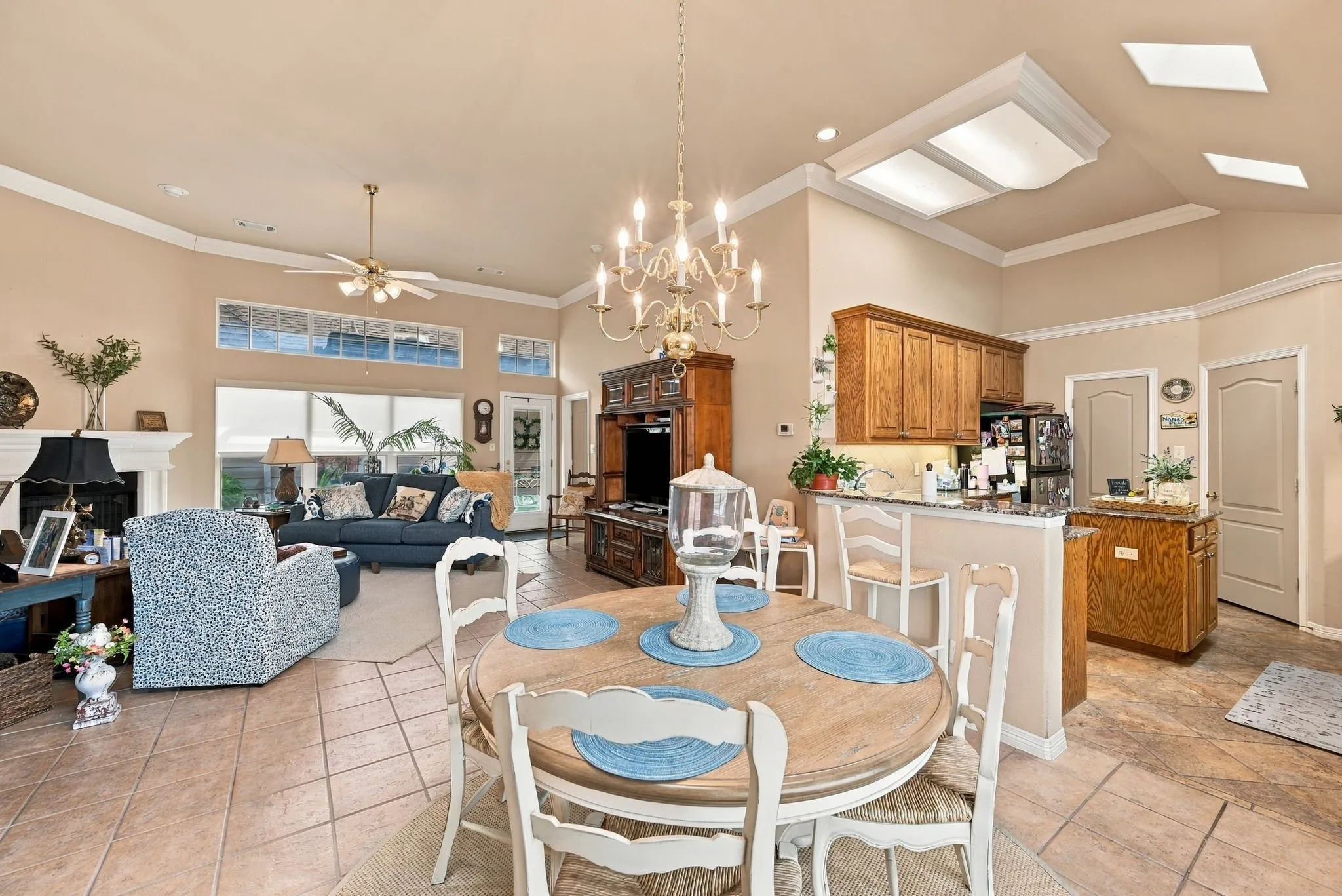 Single Family Residence For Sale in Tarrant County , 6033 Roaring Springs Drive, North Richland Hills, Texas 76180, 3 Bedroom, 2 Bathroom, 2 Garage spaces, 1,683 Sqft, built in 2003, mls#21402551, Real Estate Agent in North Richland Hills, Homes For Sale in Tarrant county, Homes For Sale in North Richland Hills, Realtor in North Richland Hills Texas, Real Estate Brokerage Independent Realty Texas, Luminita Cordes Realtor