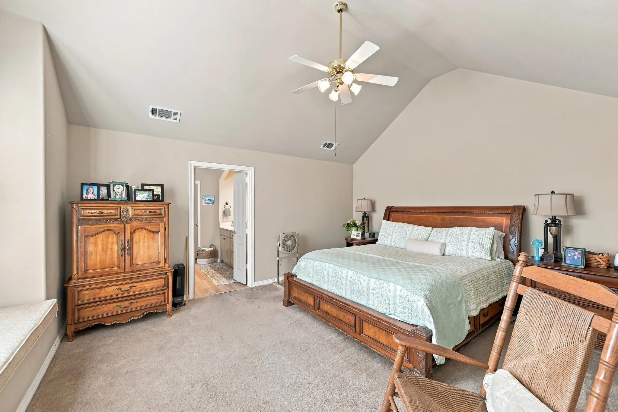 Single Family Residence For Sale in Tarrant County , 6033 Roaring Springs Drive, North Richland Hills, Texas 76180, 3 Bedroom, 2 Bathroom, 2 Garage spaces, 1,683 Sqft, built in 2003, mls#21402551, Real Estate Agent in North Richland Hills, Homes For Sale in Tarrant county, Homes For Sale in North Richland Hills, Realtor in North Richland Hills Texas, Real Estate Brokerage Independent Realty Texas, Luminita Cordes Realtor