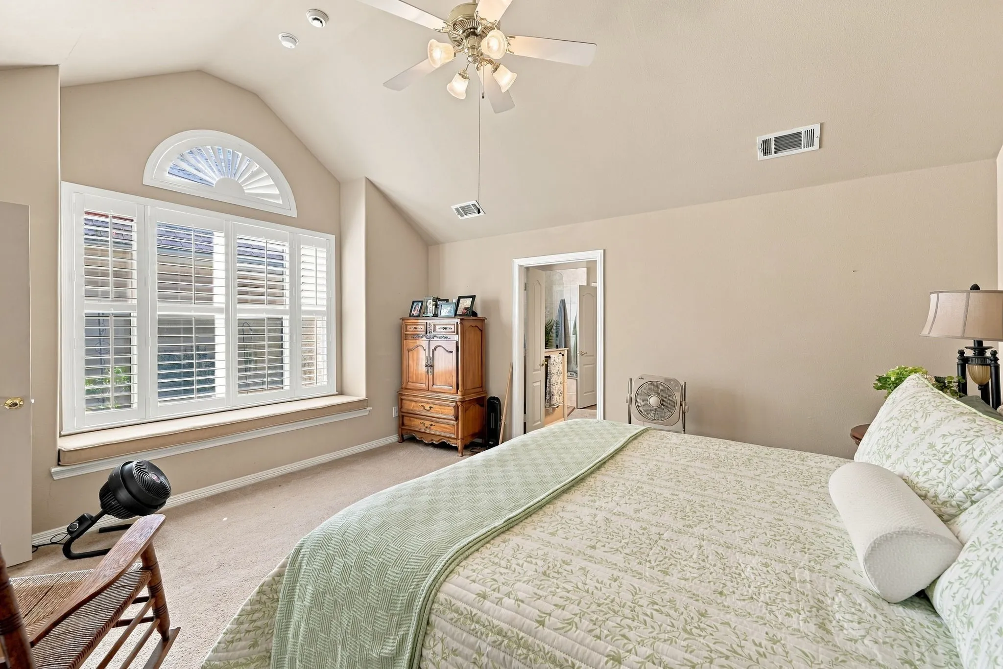 Single Family Residence For Sale in Tarrant County , 6033 Roaring Springs Drive, North Richland Hills, Texas 76180, 3 Bedroom, 2 Bathroom, 2 Garage spaces, 1,683 Sqft, built in 2003, mls#21402551, Real Estate Agent in North Richland Hills, Homes For Sale in Tarrant county, Homes For Sale in North Richland Hills, Realtor in North Richland Hills Texas, Real Estate Brokerage Independent Realty Texas, Luminita Cordes Realtor