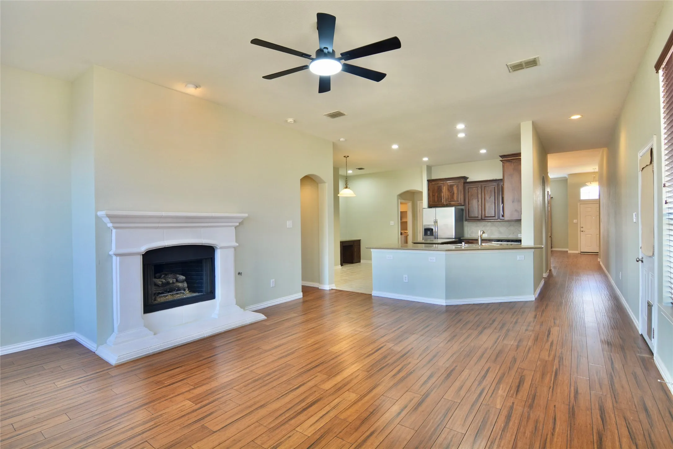 Single Family Residence For Rent in Tarrant County , 12420 Grey Twig Drive, Fort Worth, Texas 76244, 4 Bedroom, 2 Bathroom, 2 Garage spaces, 2,404 Sqft, built in 2006, mls#21402004, Real Estate Agent in Fort Worth, Homes For Rent in Tarrant county, Homes For Rent in Fort Worth, Realtor in Fort Worth Texas, Real Estate Brokerage Independent Realty Texas, Luminita Cordes Realtor