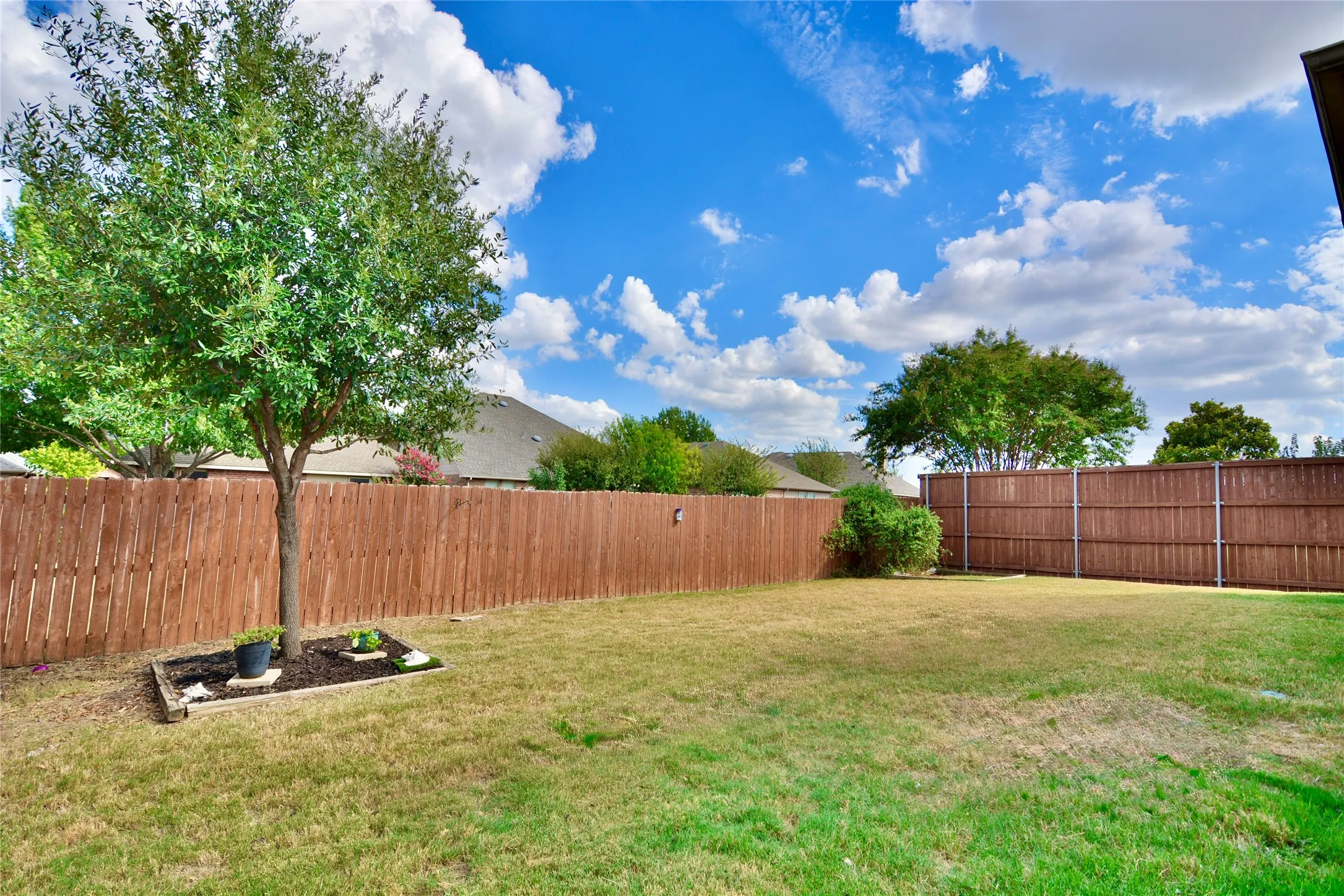 Single Family Residence For Rent in Tarrant County , 12420 Grey Twig Drive, Fort Worth, Texas 76244, 4 Bedroom, 2 Bathroom, 2 Garage spaces, 2,404 Sqft, built in 2006, mls#21402004, Real Estate Agent in Fort Worth, Homes For Rent in Tarrant county, Homes For Rent in Fort Worth, Realtor in Fort Worth Texas, Real Estate Brokerage Independent Realty Texas, Luminita Cordes Realtor