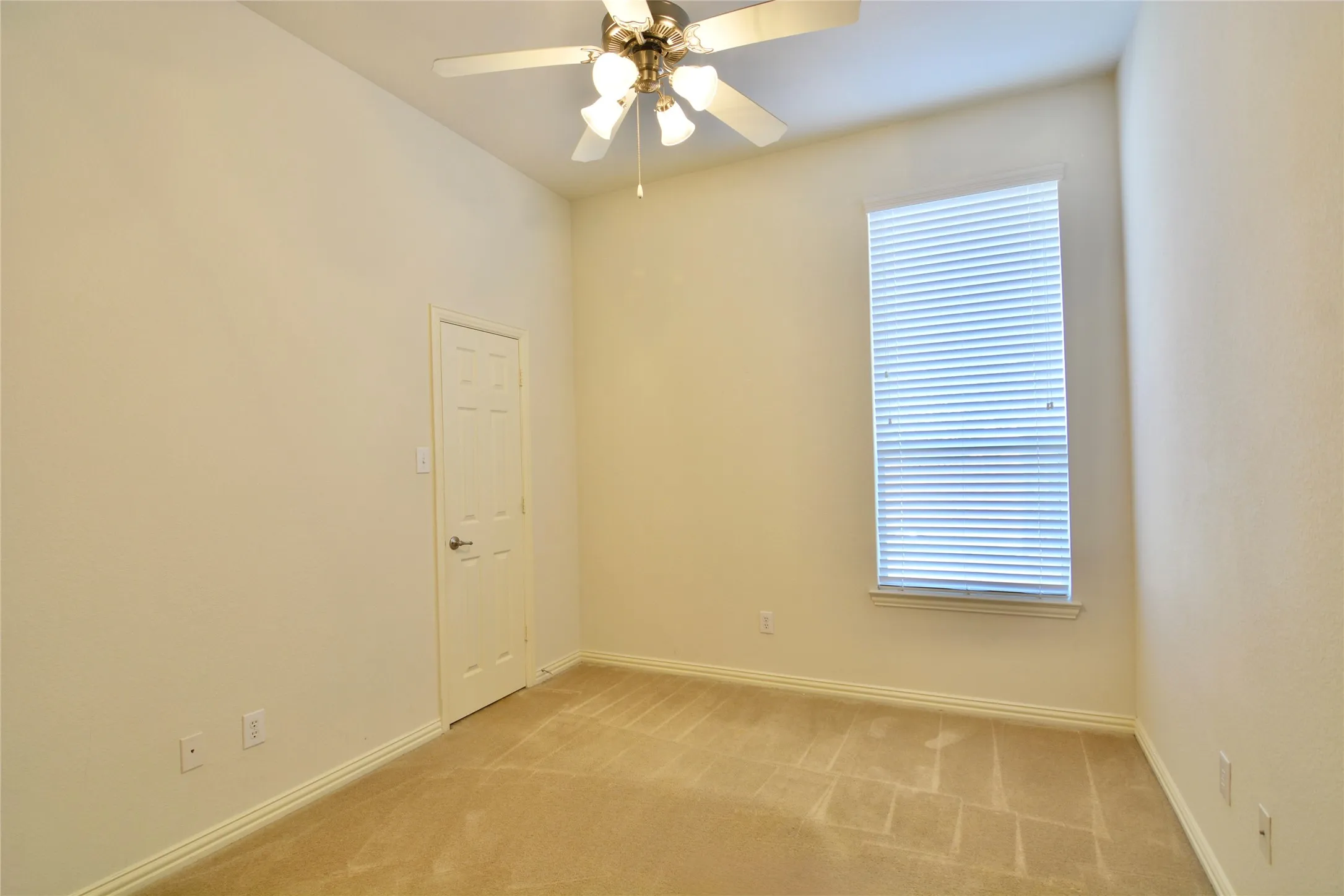 Single Family Residence For Rent in Tarrant County , 12420 Grey Twig Drive, Fort Worth, Texas 76244, 4 Bedroom, 2 Bathroom, 2 Garage spaces, 2,404 Sqft, built in 2006, mls#21402004, Real Estate Agent in Fort Worth, Homes For Rent in Tarrant county, Homes For Rent in Fort Worth, Realtor in Fort Worth Texas, Real Estate Brokerage Independent Realty Texas, Luminita Cordes Realtor