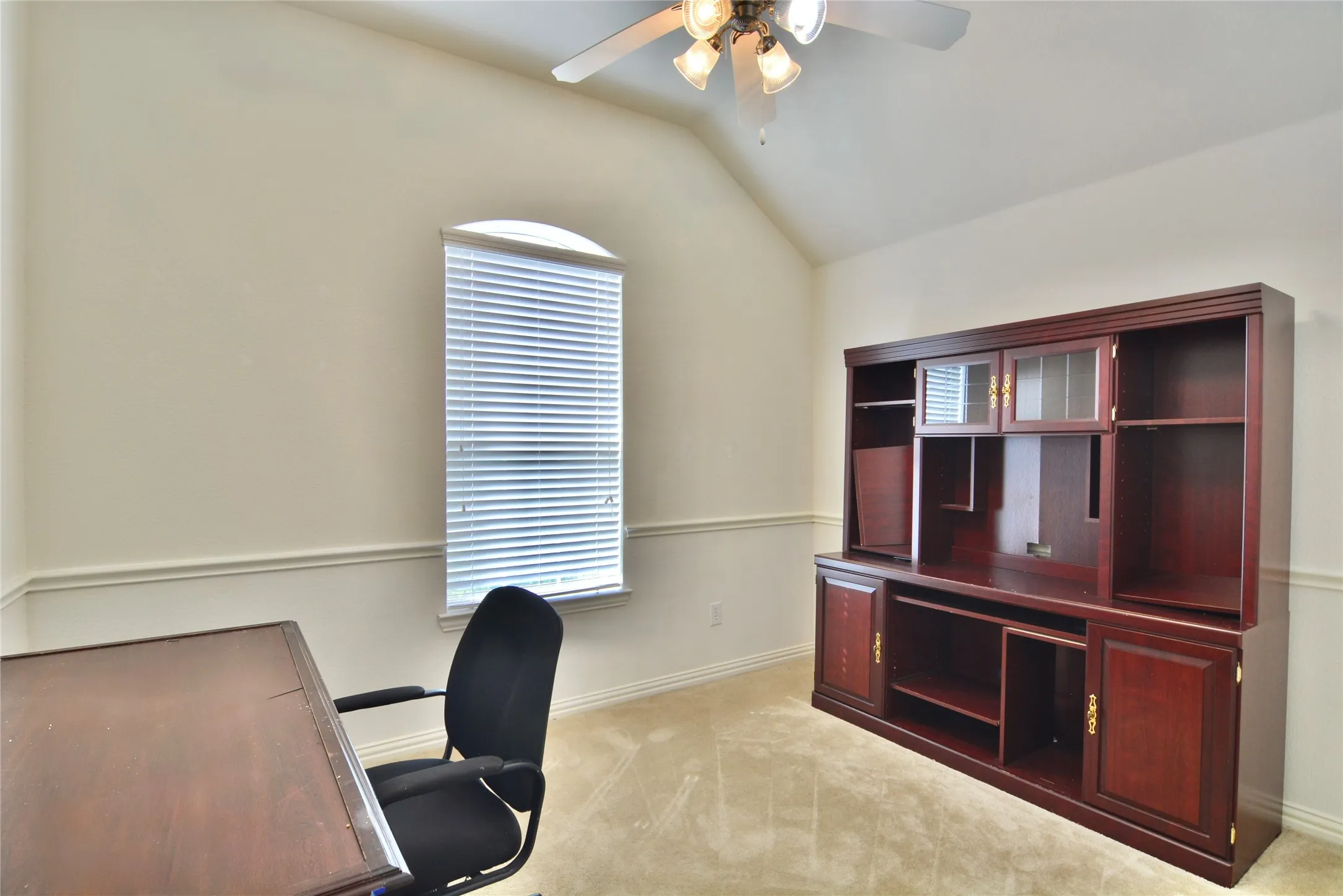 Single Family Residence For Rent in Tarrant County , 12420 Grey Twig Drive, Fort Worth, Texas 76244, 4 Bedroom, 2 Bathroom, 2 Garage spaces, 2,404 Sqft, built in 2006, mls#21402004, Real Estate Agent in Fort Worth, Homes For Rent in Tarrant county, Homes For Rent in Fort Worth, Realtor in Fort Worth Texas, Real Estate Brokerage Independent Realty Texas, Luminita Cordes Realtor