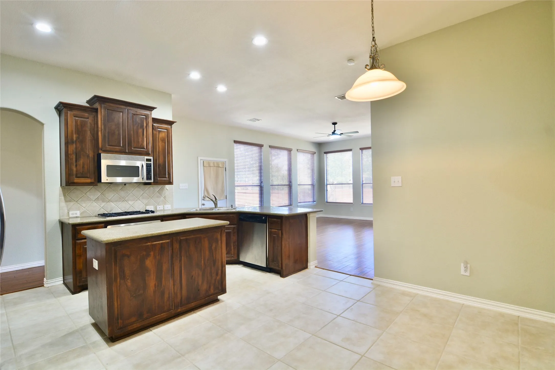 Single Family Residence For Rent in Tarrant County , 12420 Grey Twig Drive, Fort Worth, Texas 76244, 4 Bedroom, 2 Bathroom, 2 Garage spaces, 2,404 Sqft, built in 2006, mls#21402004, Real Estate Agent in Fort Worth, Homes For Rent in Tarrant county, Homes For Rent in Fort Worth, Realtor in Fort Worth Texas, Real Estate Brokerage Independent Realty Texas, Luminita Cordes Realtor