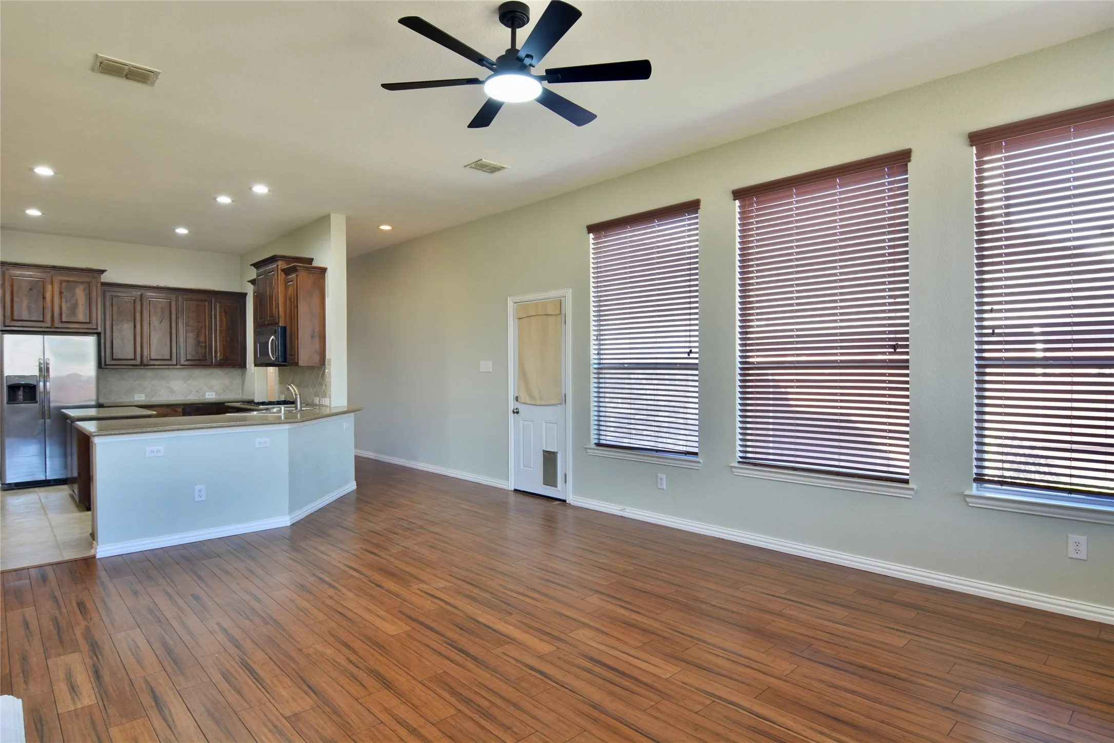 Single Family Residence For Rent in Tarrant County , 12420 Grey Twig Drive, Fort Worth, Texas 76244, 4 Bedroom, 2 Bathroom, 2 Garage spaces, 2,404 Sqft, built in 2006, mls#21402004, Real Estate Agent in Fort Worth, Homes For Rent in Tarrant county, Homes For Rent in Fort Worth, Realtor in Fort Worth Texas, Real Estate Brokerage Independent Realty Texas, Luminita Cordes Realtor