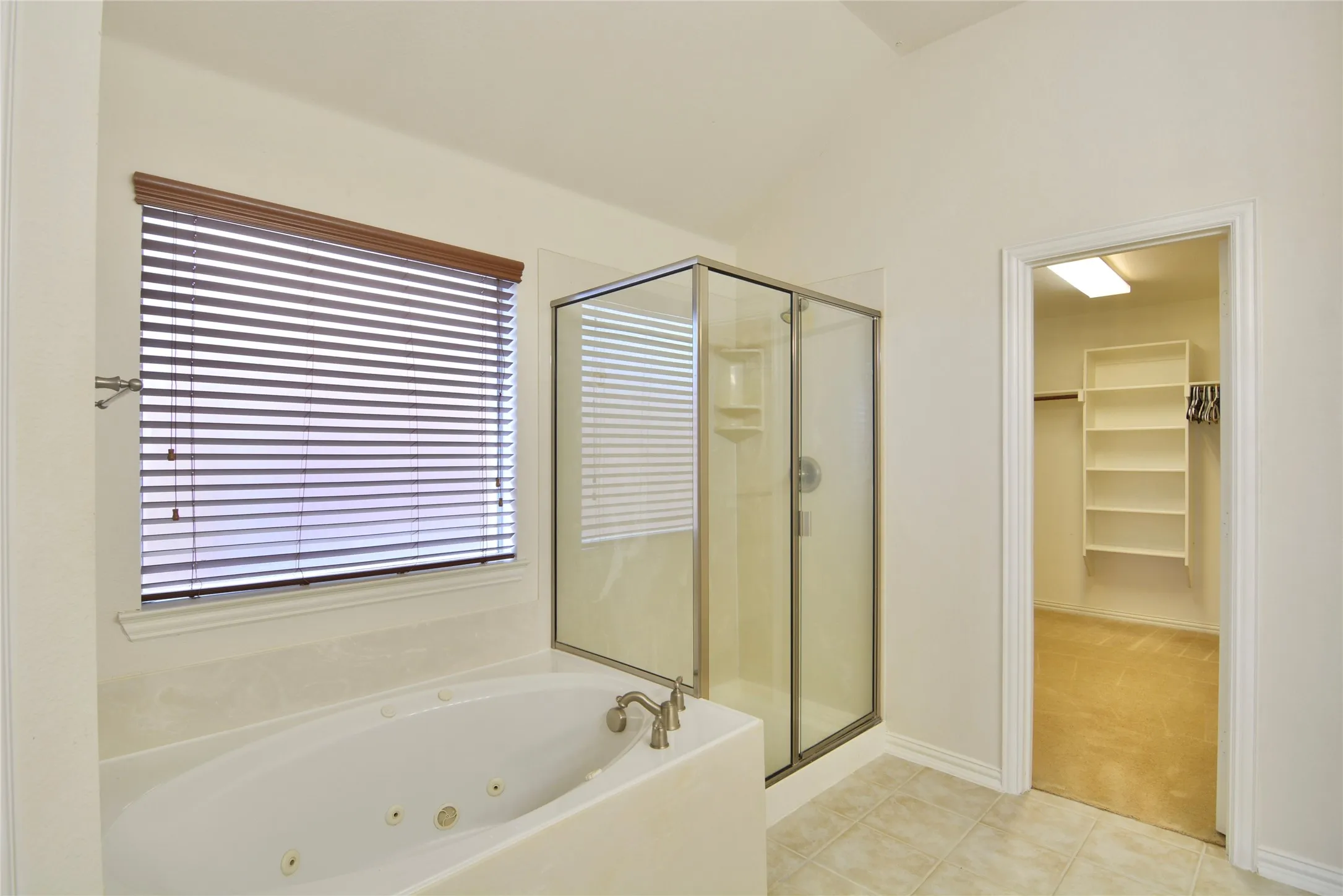 Single Family Residence For Rent in Tarrant County , 12420 Grey Twig Drive, Fort Worth, Texas 76244, 4 Bedroom, 2 Bathroom, 2 Garage spaces, 2,404 Sqft, built in 2006, mls#21402004, Real Estate Agent in Fort Worth, Homes For Rent in Tarrant county, Homes For Rent in Fort Worth, Realtor in Fort Worth Texas, Real Estate Brokerage Independent Realty Texas, Luminita Cordes Realtor