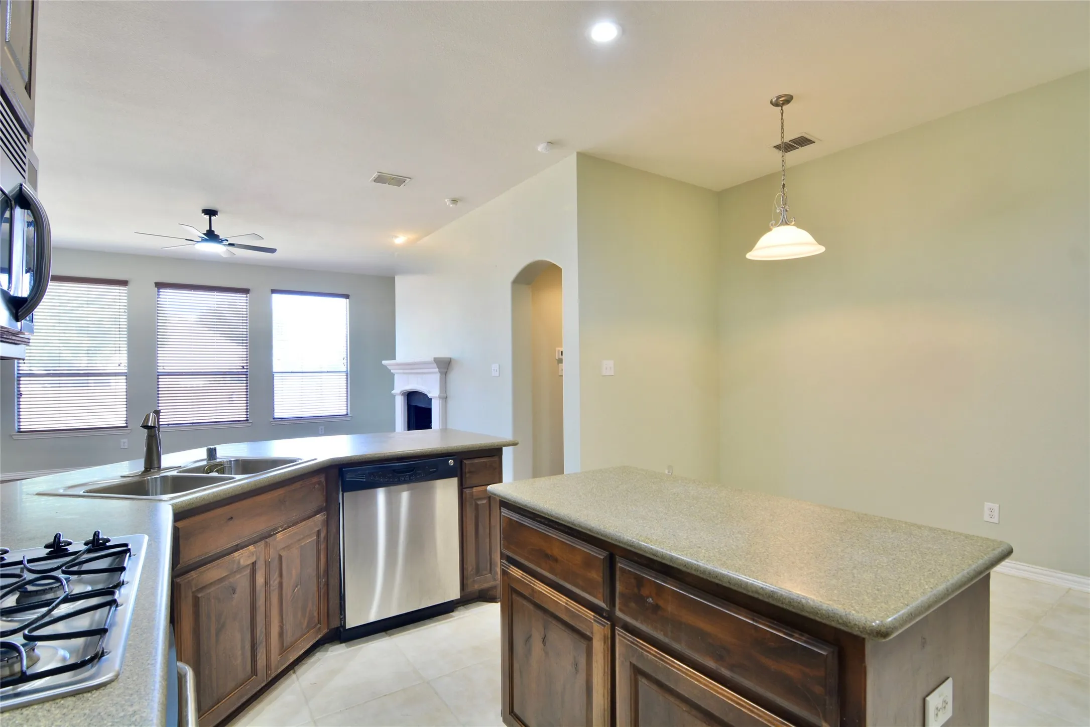 Single Family Residence For Rent in Tarrant County , 12420 Grey Twig Drive, Fort Worth, Texas 76244, 4 Bedroom, 2 Bathroom, 2 Garage spaces, 2,404 Sqft, built in 2006, mls#21402004, Real Estate Agent in Fort Worth, Homes For Rent in Tarrant county, Homes For Rent in Fort Worth, Realtor in Fort Worth Texas, Real Estate Brokerage Independent Realty Texas, Luminita Cordes Realtor