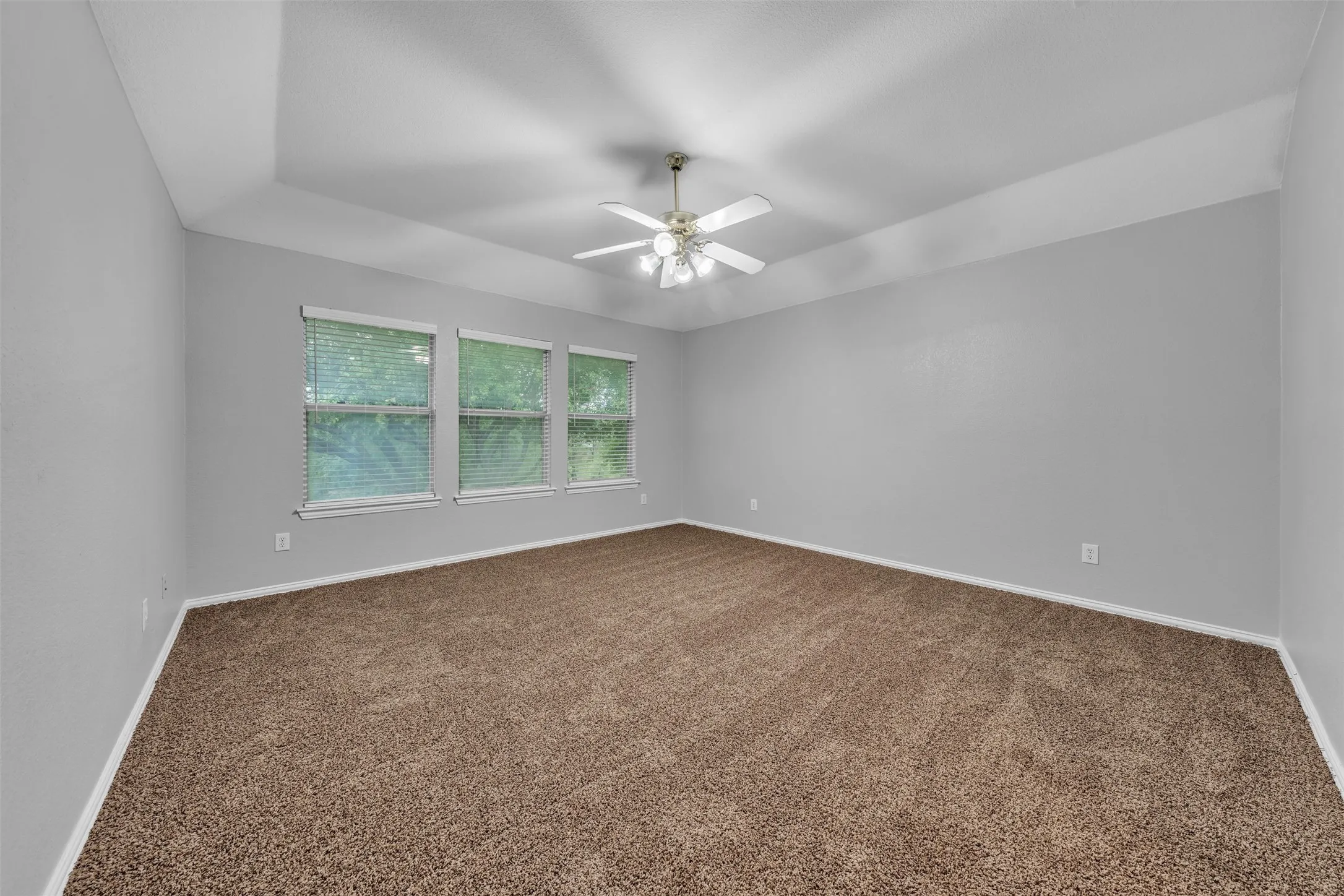 Single Family Residence For Sale in Tarrant County , 5448 Pecan Creek Circle, Fort Worth, Texas 76244, 3 Bedroom, 3 Bathroom, 2 Garage spaces, 1,985 Sqft, built in 2002, mls#21403241, Real Estate Agent in Fort Worth, Homes For Sale in Tarrant county, Homes For Sale in Fort Worth, Realtor in Fort Worth Texas, Real Estate Brokerage Independent Realty Texas, Luminita Cordes Realtor