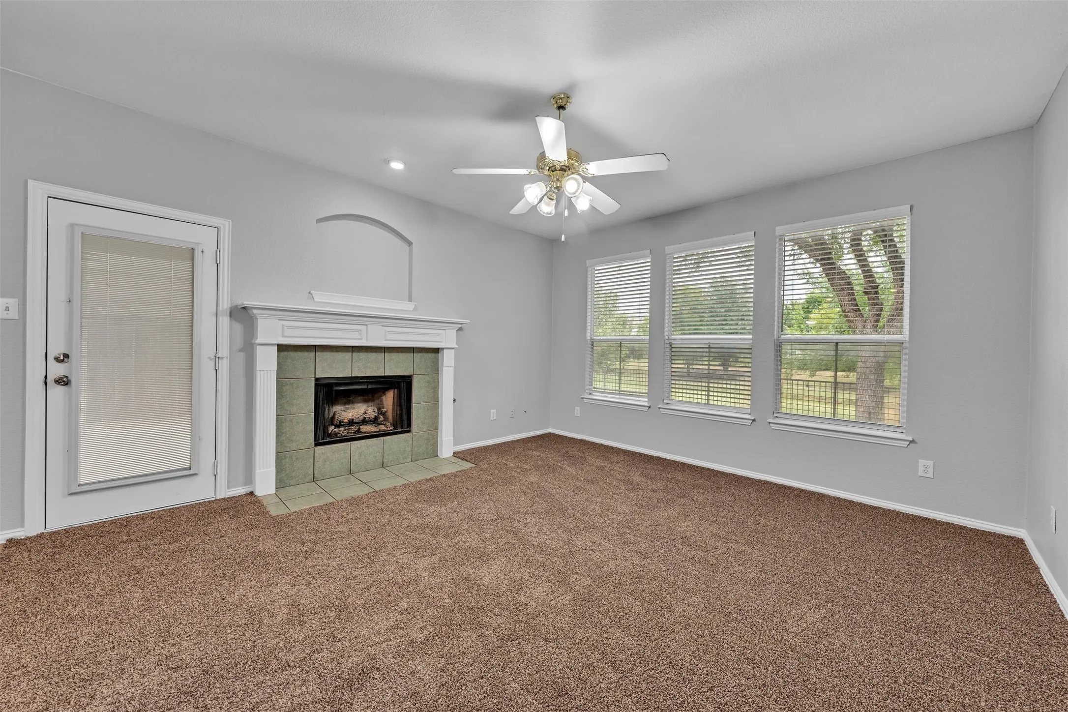Single Family Residence For Sale in Tarrant County , 5448 Pecan Creek Circle, Fort Worth, Texas 76244, 3 Bedroom, 3 Bathroom, 2 Garage spaces, 1,985 Sqft, built in 2002, mls#21403241, Real Estate Agent in Fort Worth, Homes For Sale in Tarrant county, Homes For Sale in Fort Worth, Realtor in Fort Worth Texas, Real Estate Brokerage Independent Realty Texas, Luminita Cordes Realtor