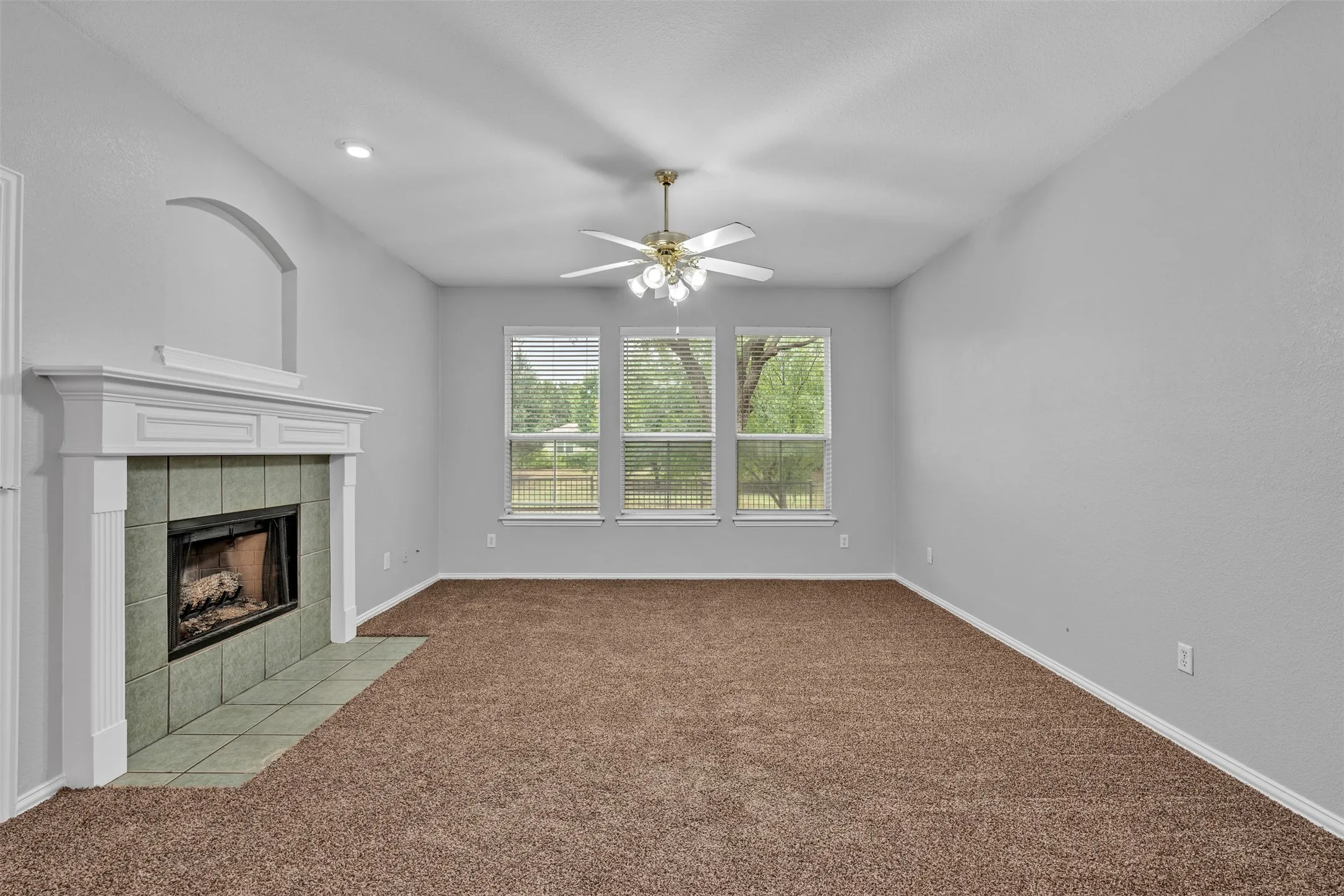Single Family Residence For Sale in Tarrant County , 5448 Pecan Creek Circle, Fort Worth, Texas 76244, 3 Bedroom, 3 Bathroom, 2 Garage spaces, 1,985 Sqft, built in 2002, mls#21403241, Real Estate Agent in Fort Worth, Homes For Sale in Tarrant county, Homes For Sale in Fort Worth, Realtor in Fort Worth Texas, Real Estate Brokerage Independent Realty Texas, Luminita Cordes Realtor