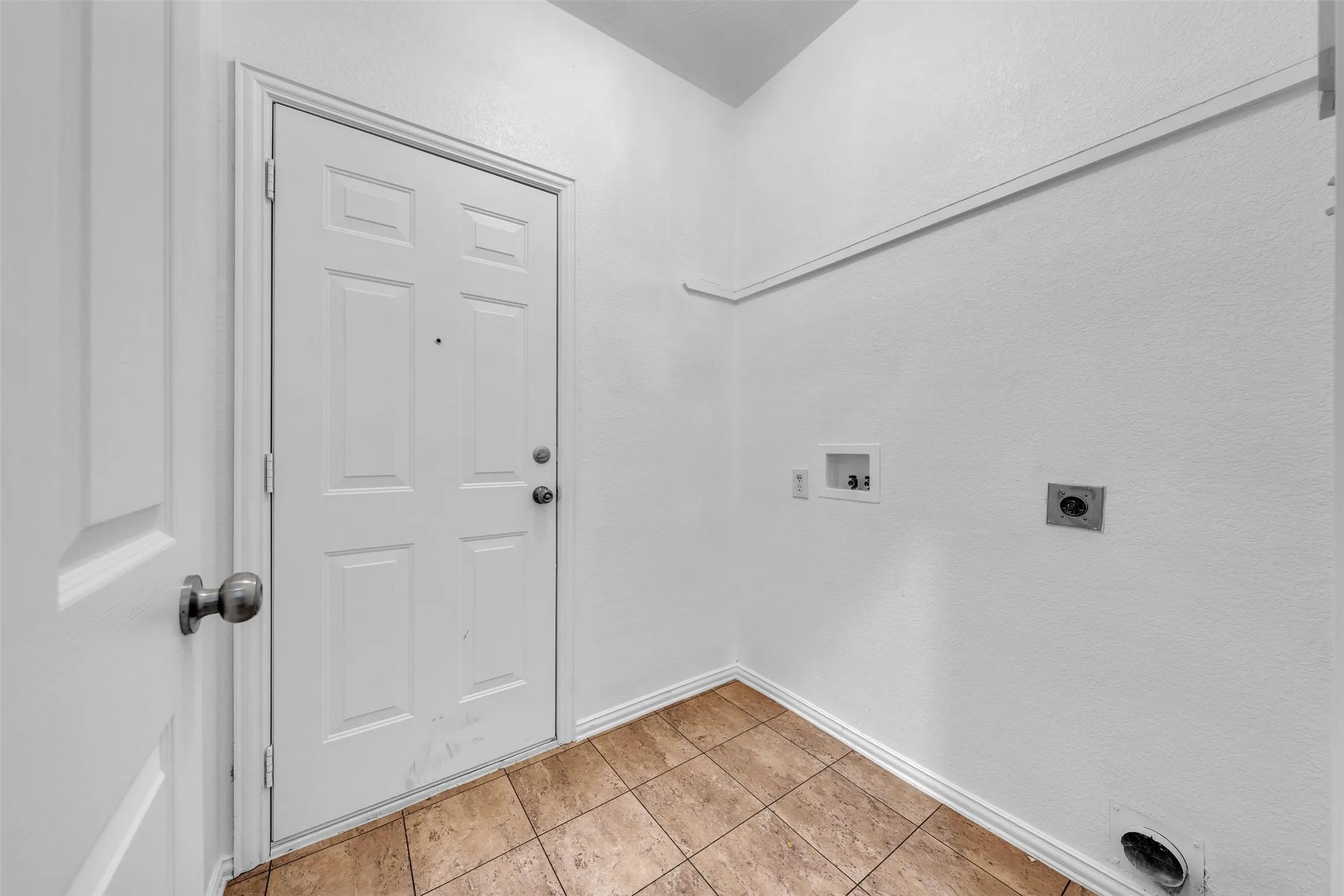 Single Family Residence For Sale in Tarrant County , 5448 Pecan Creek Circle, Fort Worth, Texas 76244, 3 Bedroom, 3 Bathroom, 2 Garage spaces, 1,985 Sqft, built in 2002, mls#21403241, Real Estate Agent in Fort Worth, Homes For Sale in Tarrant county, Homes For Sale in Fort Worth, Realtor in Fort Worth Texas, Real Estate Brokerage Independent Realty Texas, Luminita Cordes Realtor