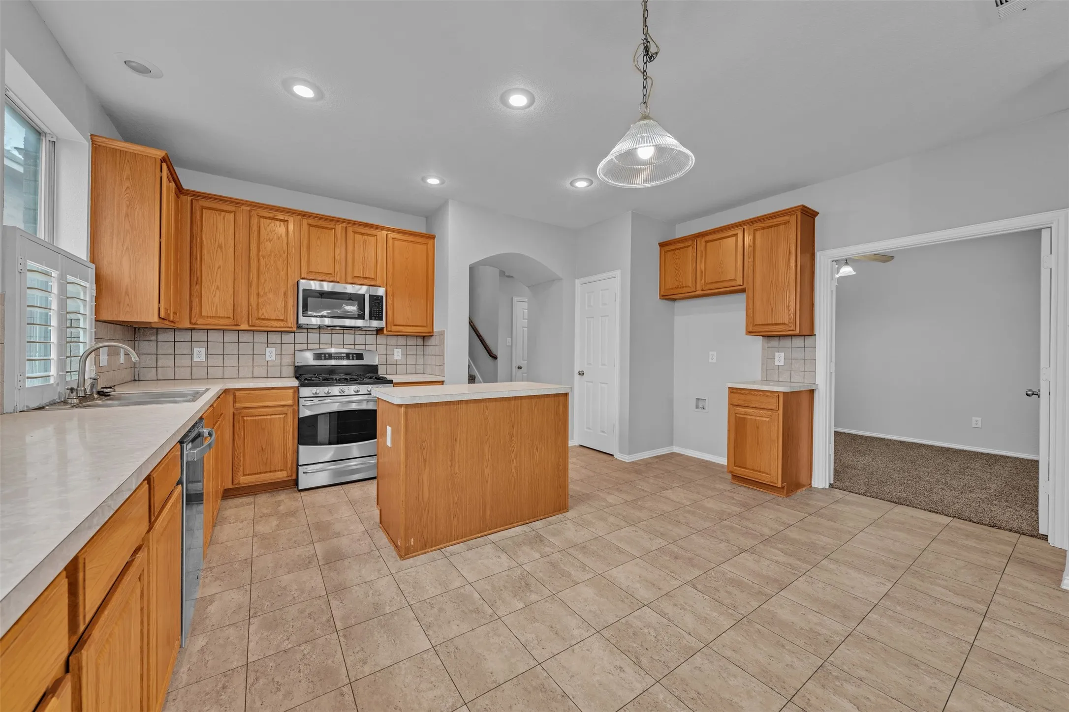 Single Family Residence For Sale in Tarrant County , 5448 Pecan Creek Circle, Fort Worth, Texas 76244, 3 Bedroom, 3 Bathroom, 2 Garage spaces, 1,985 Sqft, built in 2002, mls#21403241, Real Estate Agent in Fort Worth, Homes For Sale in Tarrant county, Homes For Sale in Fort Worth, Realtor in Fort Worth Texas, Real Estate Brokerage Independent Realty Texas, Luminita Cordes Realtor